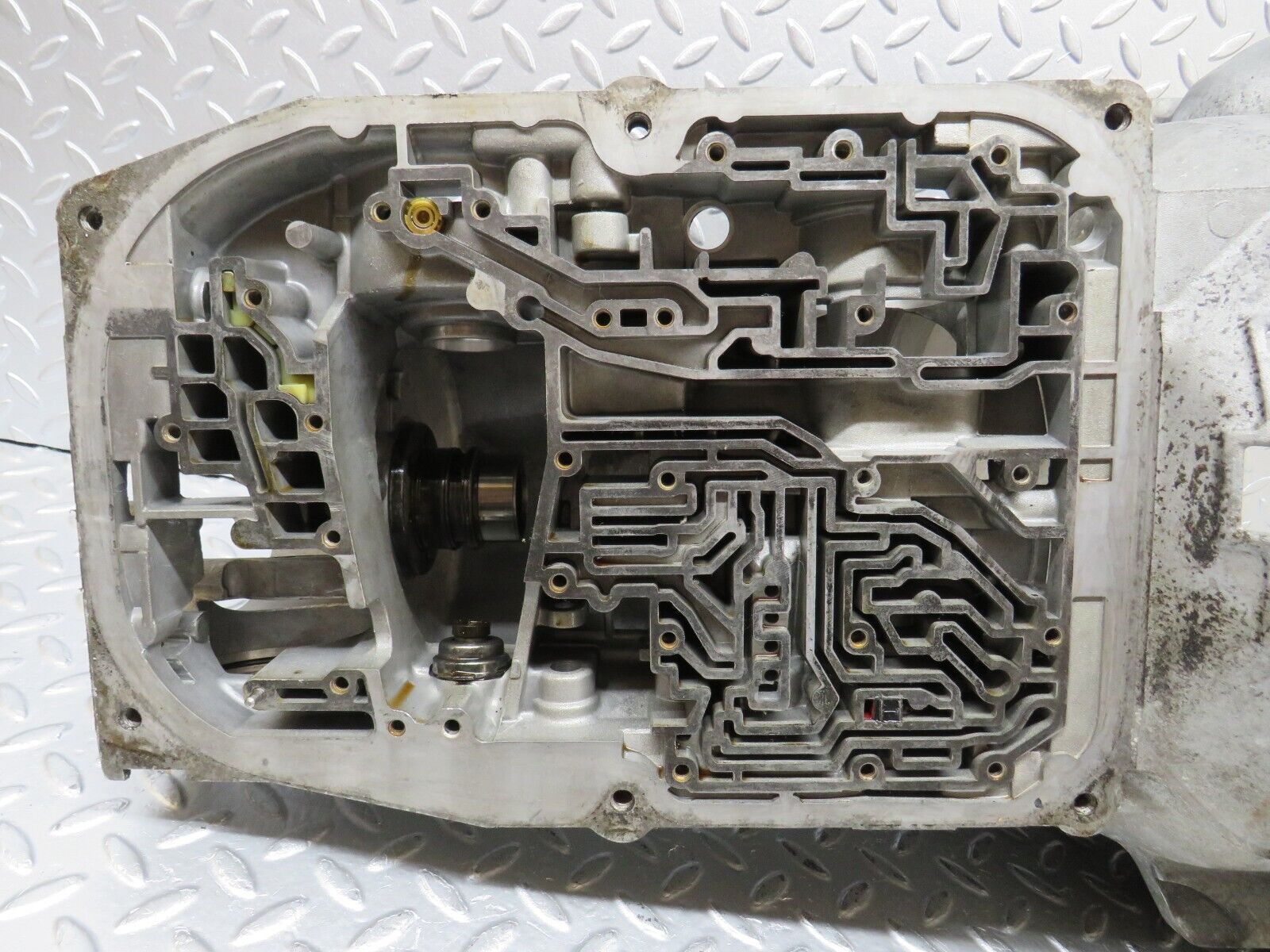 34581 Mercedes-Benz C126 380SEC Automatic Gearbox Housing 1262711701 126270360