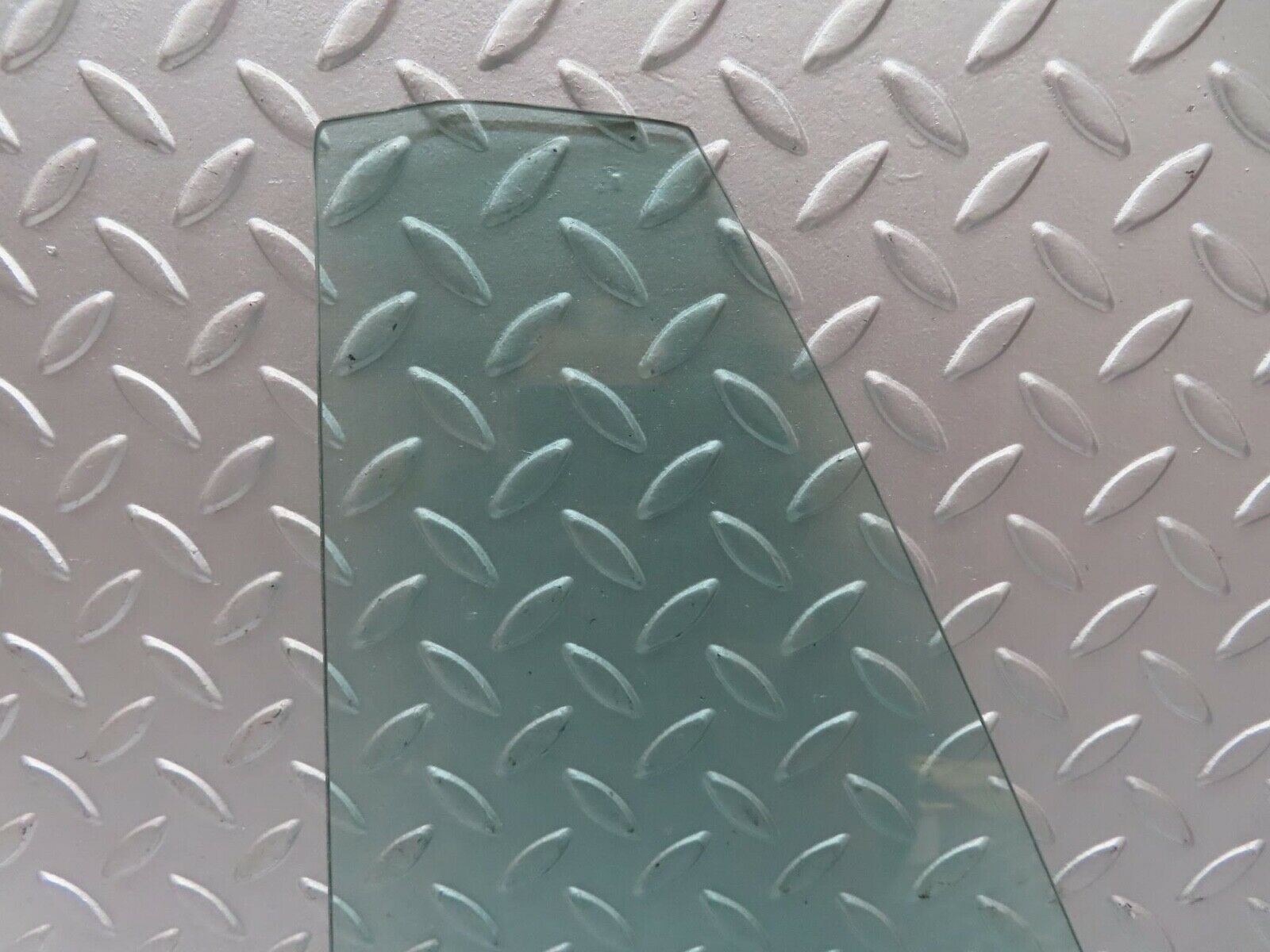 13079 Mercedes-Benz W111 220S Rear Quarter Window Glass