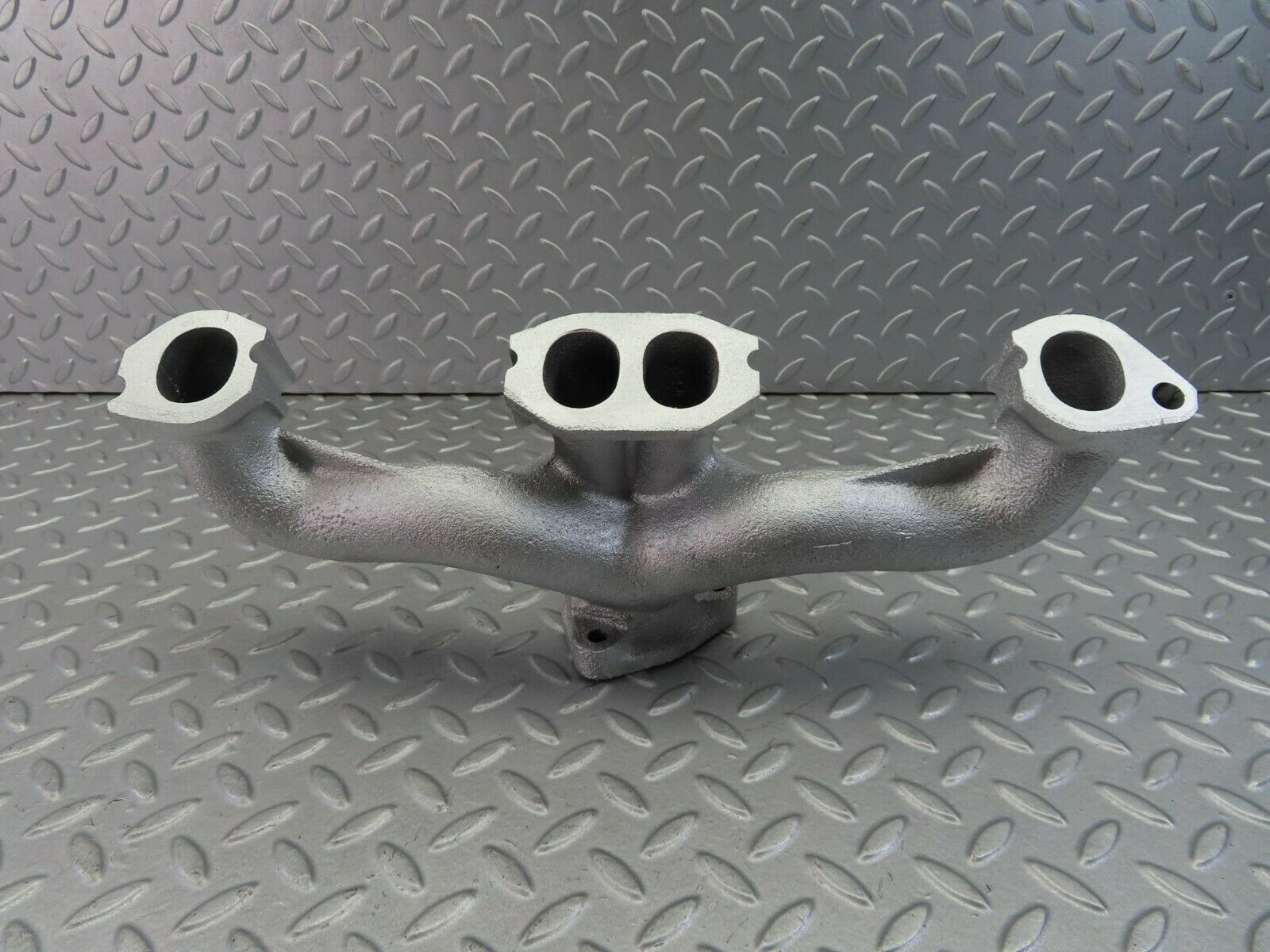 7965 Mercedes-Benz W115 220D Exhaust Manifold 6151420701