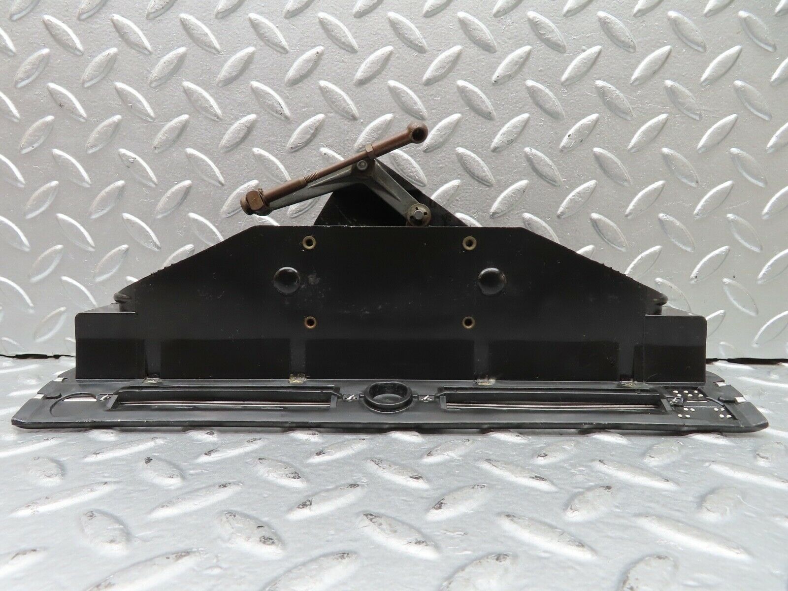 20896 Mercedes-Benz W114 250CE Coupe Dashboard Centre Air Vent 1158300003