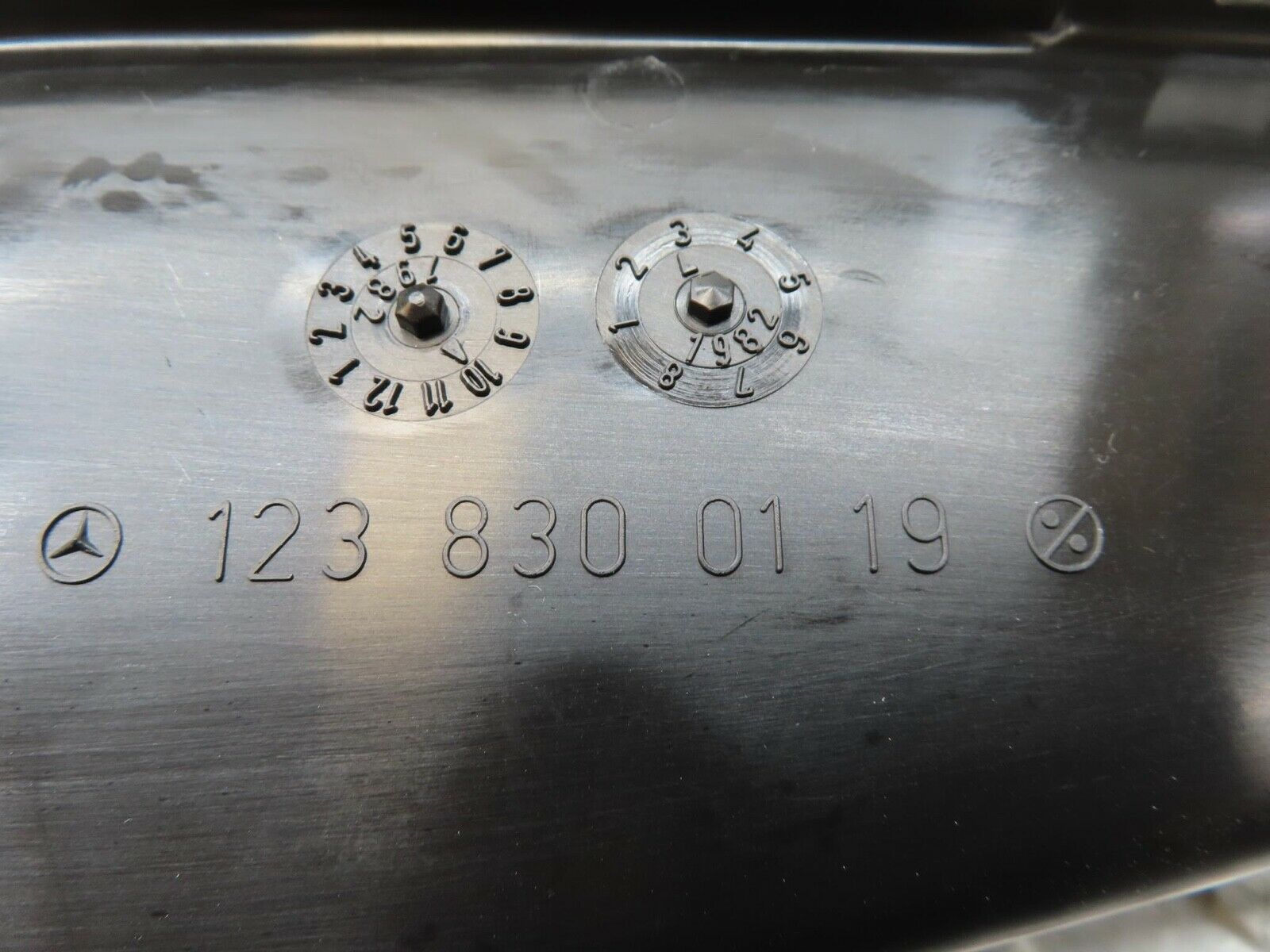 15880 Mercedes-Benz W123 280E Air Duct Vent Left And Right 1238300119