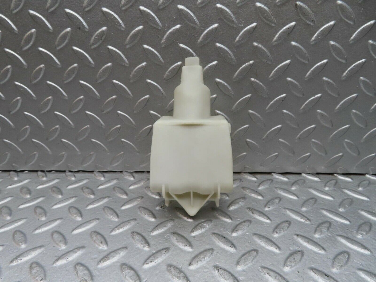 16222 Mercedes-Benz W124 260E Rear Door Lock Vacuum Actuator Cover 1248050590