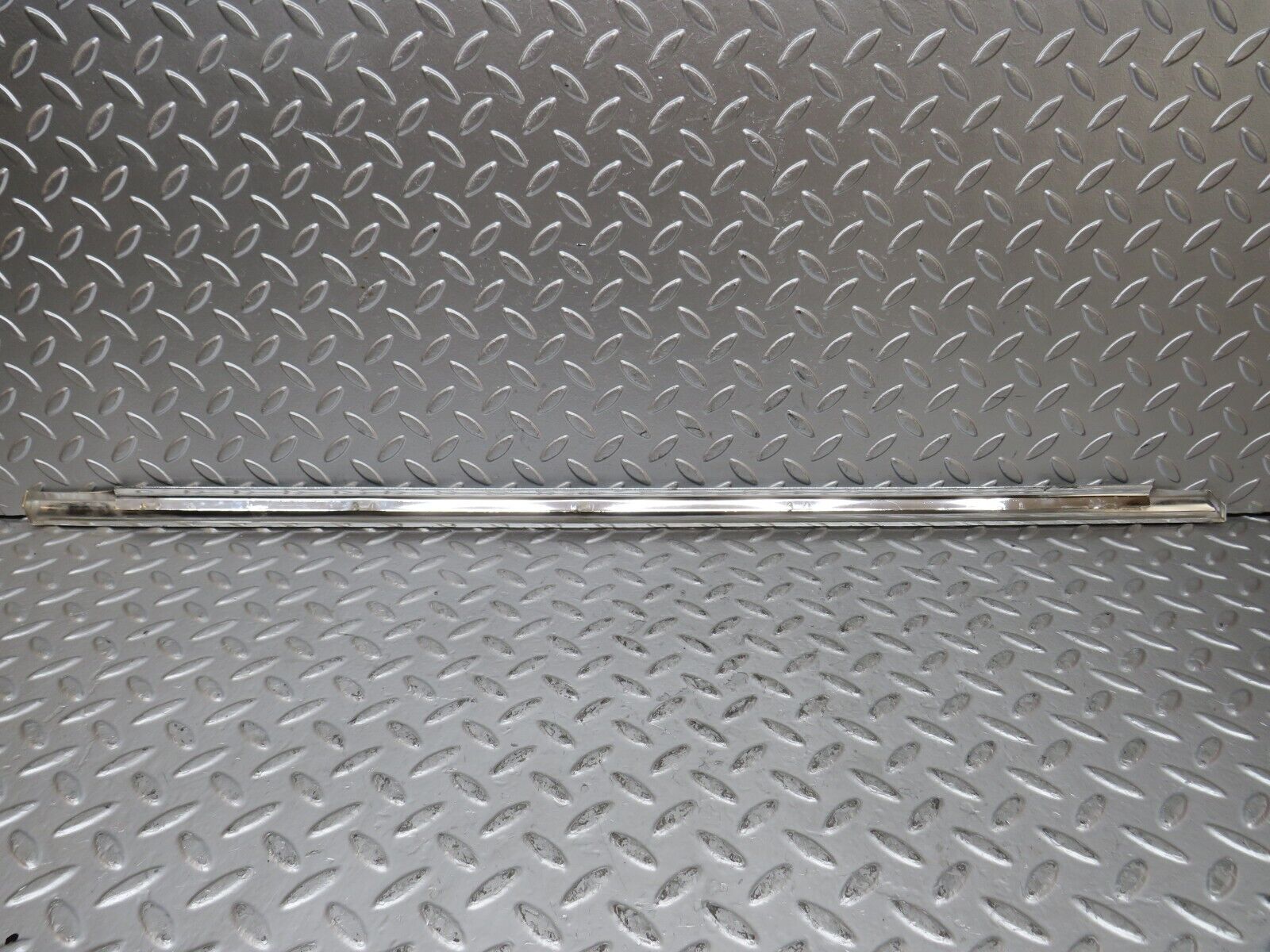 26406 Mercedes-Benz W116 450SE Front Left Door Chrome Trim