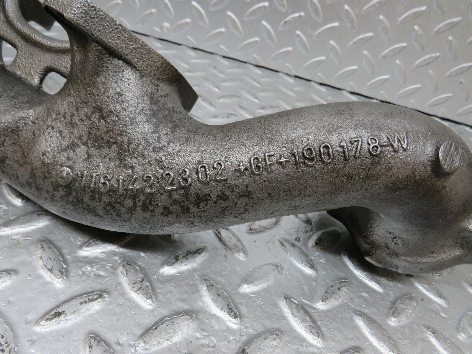 33127 Mercedes-Benz W126 380 V8 Exhaust Manifold Left 1161422302 1161422902