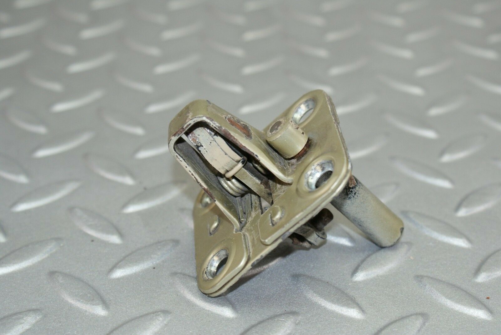 2976 Mercedes-Benz C123 280CE Coupe Bonnet Lock Catch