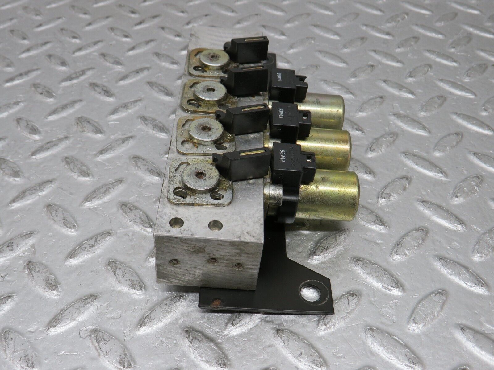 37986 Mercedes-Benz A124 320E Cabriolet Soft Top Hydraulic Valve Block Left 1248001178