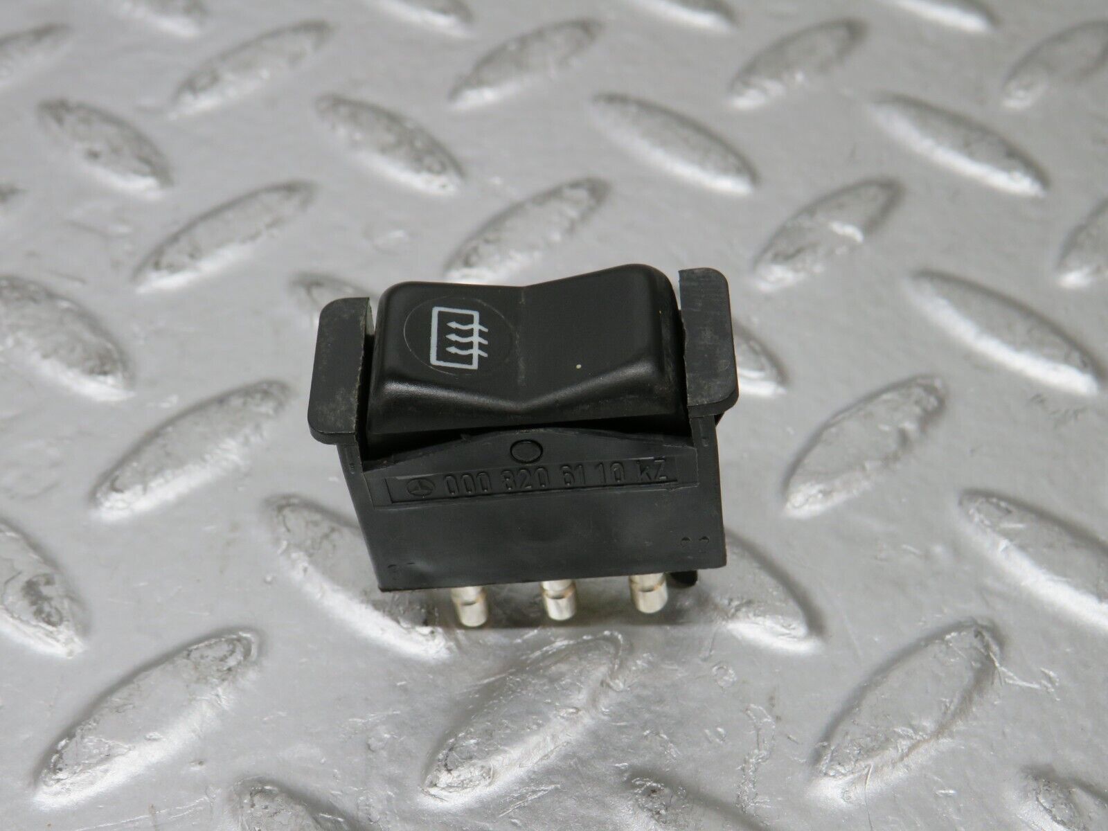 29717 Mercedes-Benz W123 230E Rear Windscreen Defroster Switch 0008206110