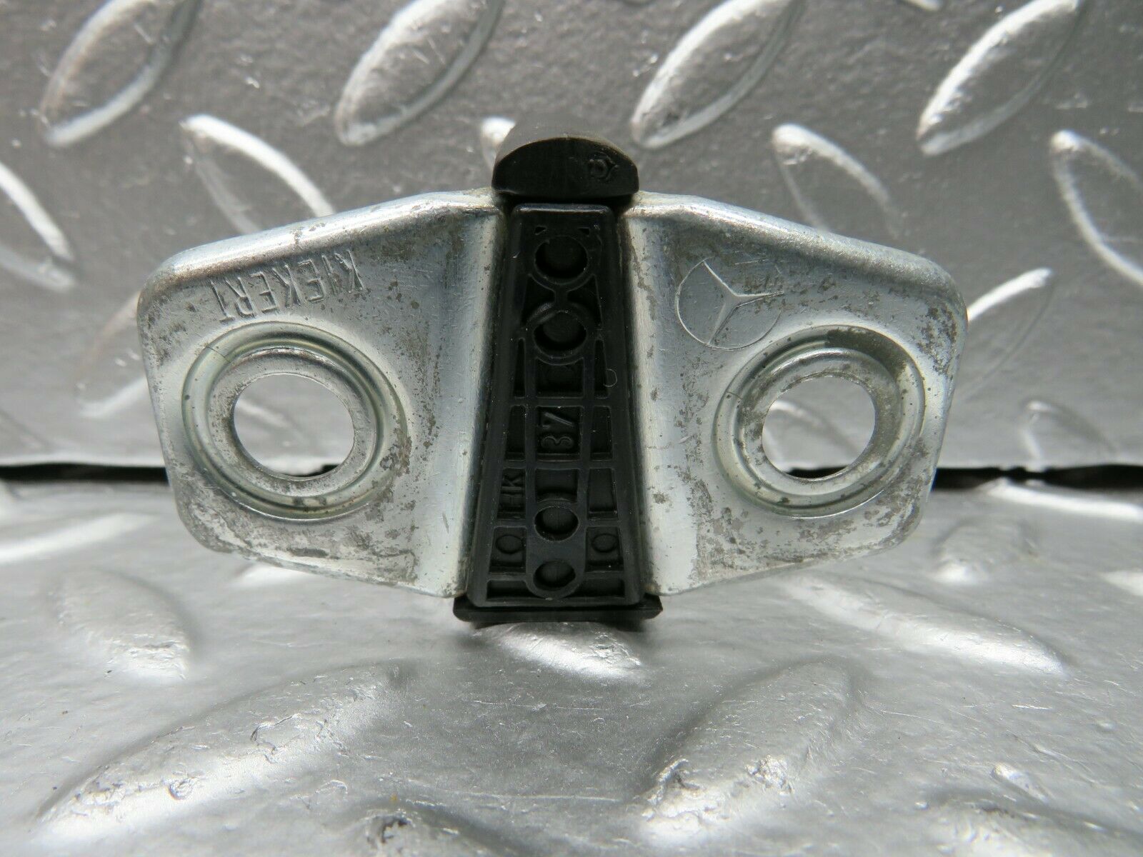 22616 Mercedes-Benz C124 E220 Coupe Door Lock Latch