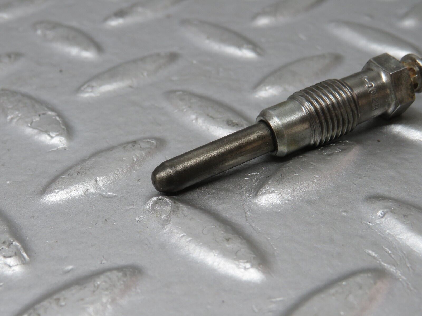 32896 Mercedes-Benz W123 300D Glow Plug Bosch Y-902R 046