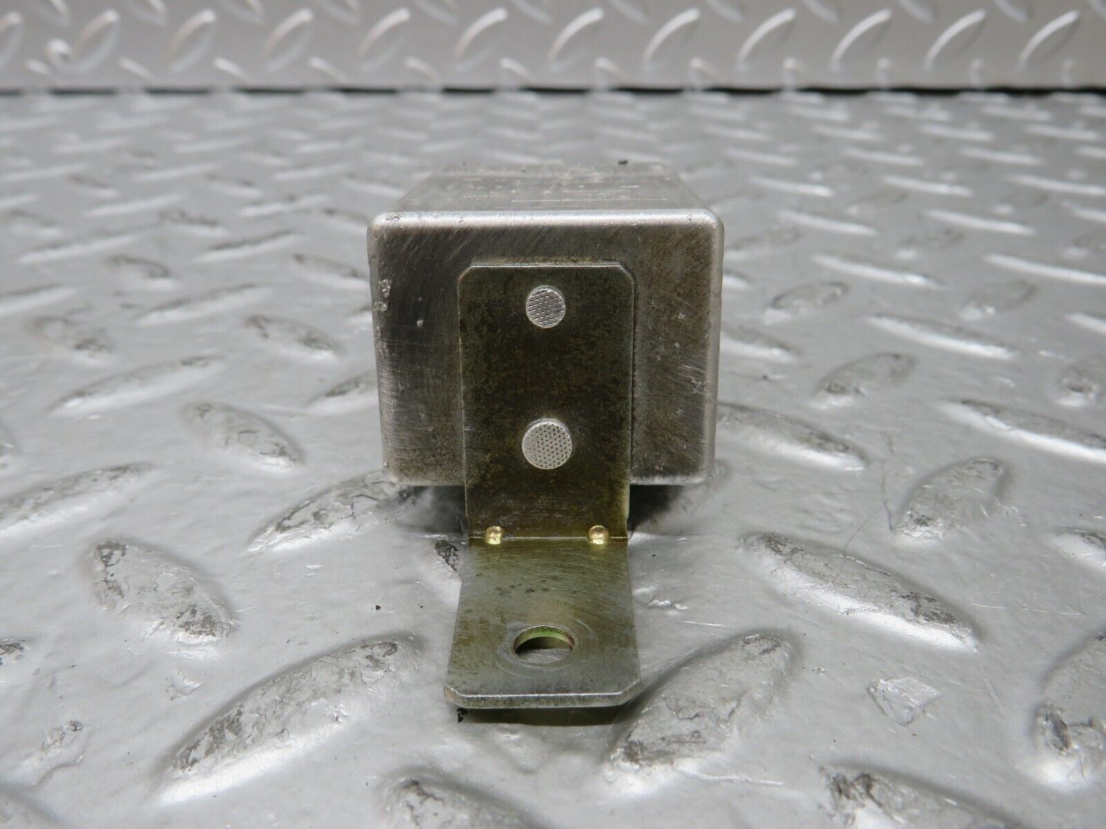 26201 Mercedes-Benz W116 450SE Heated Window Relay 1078200110