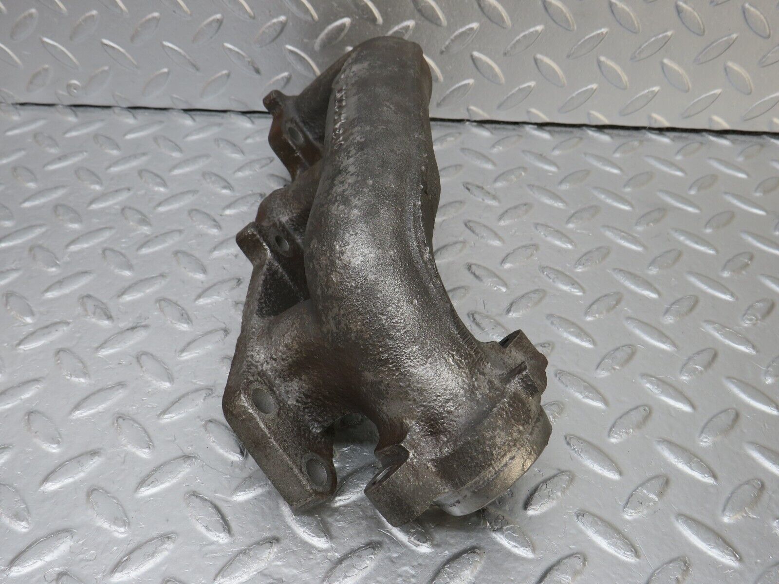 34688 Mercedes-Benz W124 260E Exhaust Manifold 4-6 Cylinder 1031422202