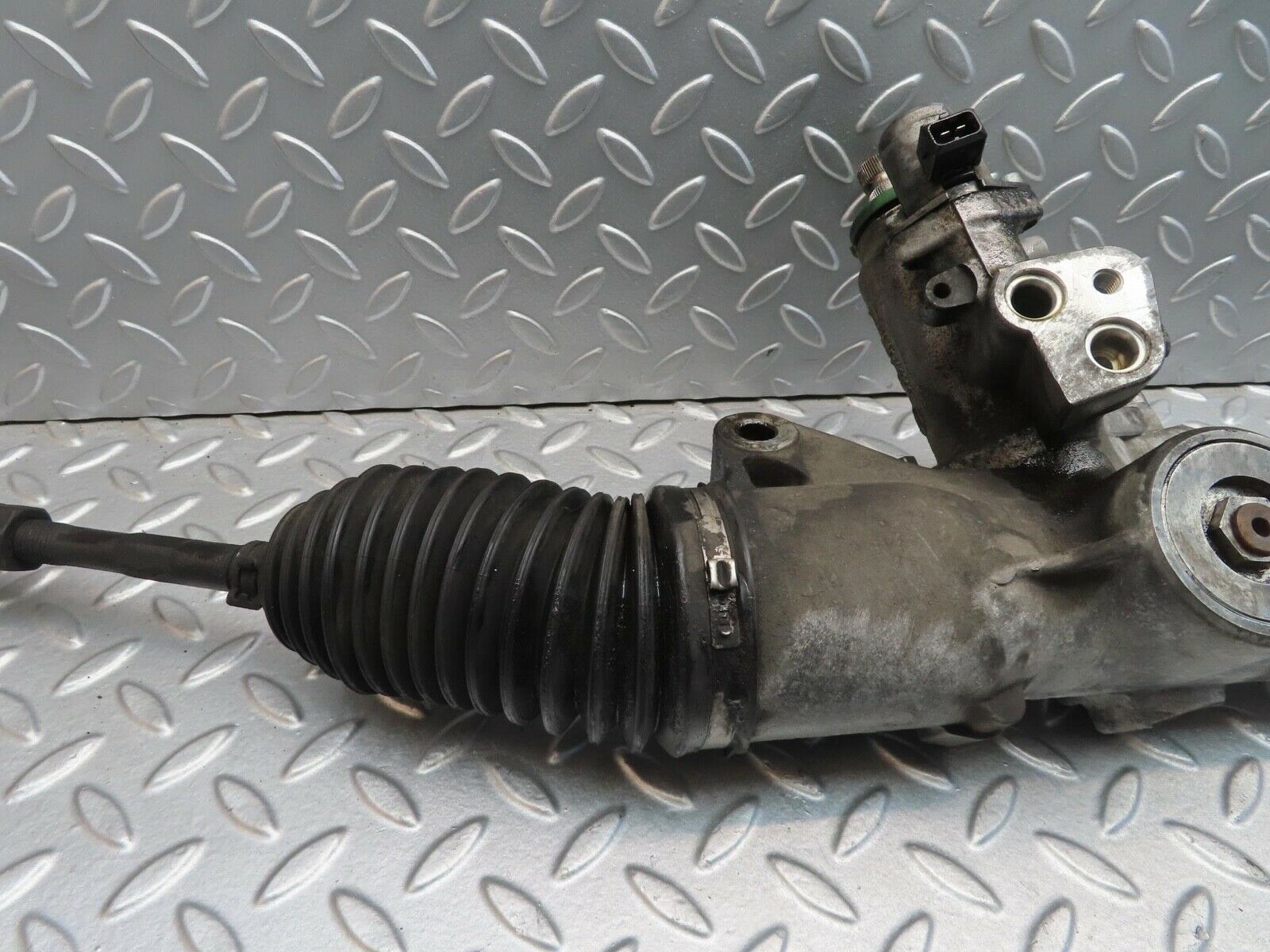 11325 Mercedes-Benz W221 S320 Steering Rack And Pinion 2211101100