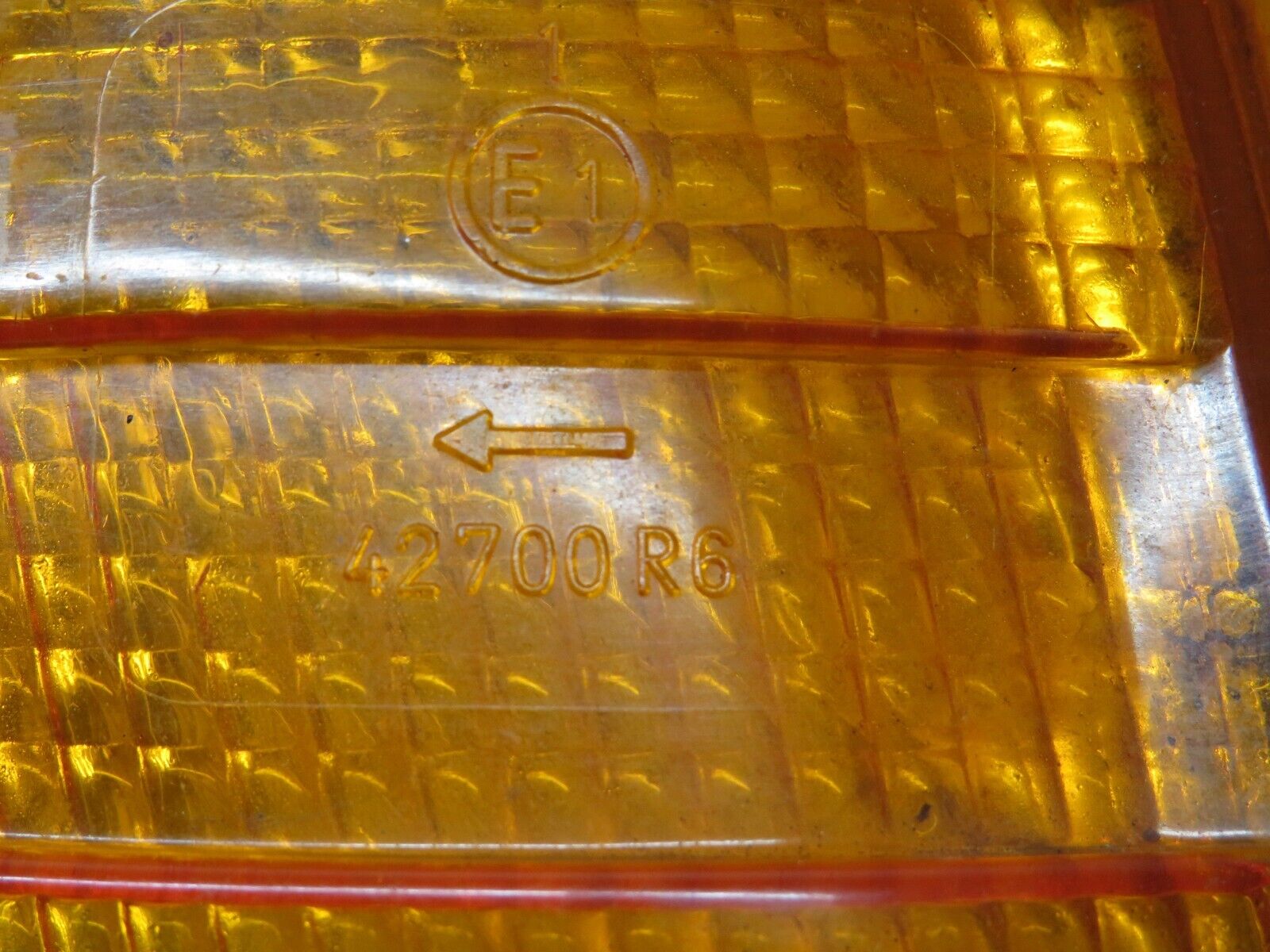 31273 Mercedes-Benz S124 220TE Wagon Front Right Indicator Light Bosch 42700R6