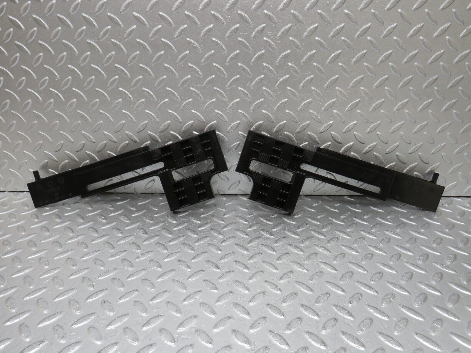 34808 Mercedes-Benz W210 320E Front Bumper Bracket Pair 2108850295 2108850195