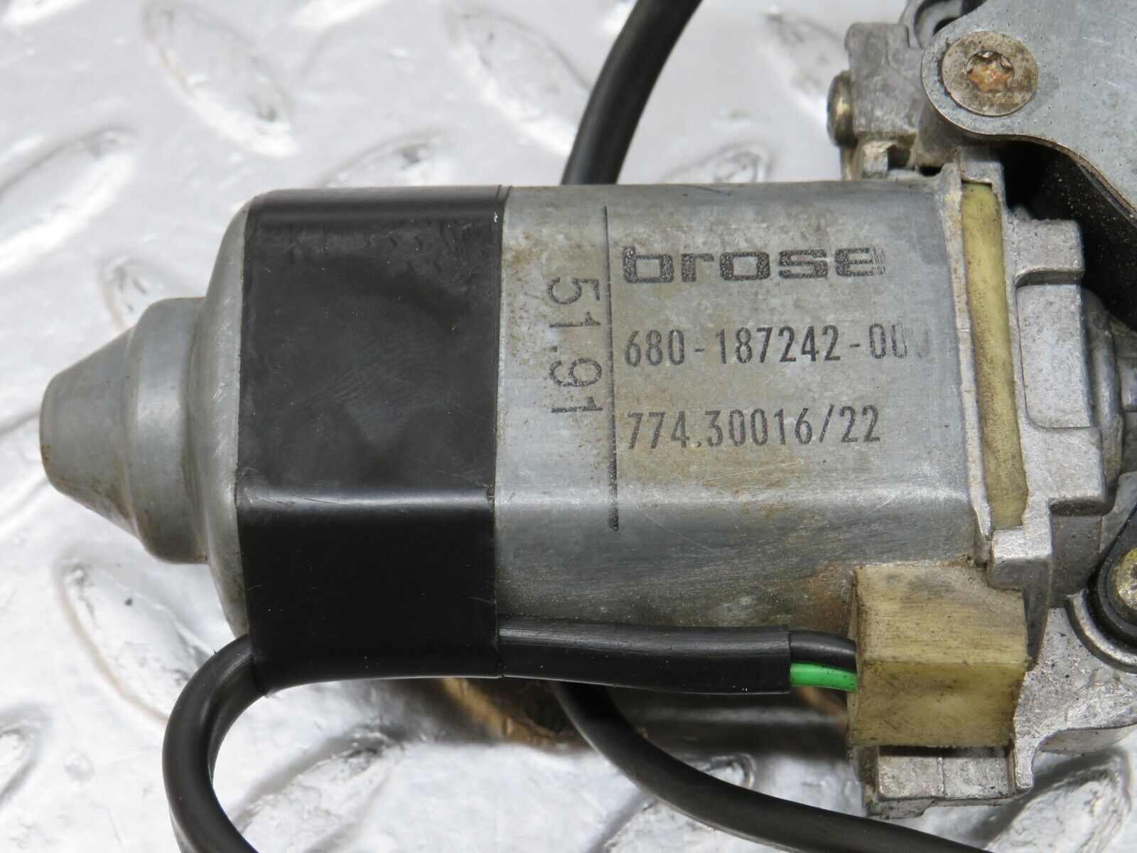 34172 Mercedes-Benz W124 260E Rear Right Power Window Regulator With Motor 774.30016/22