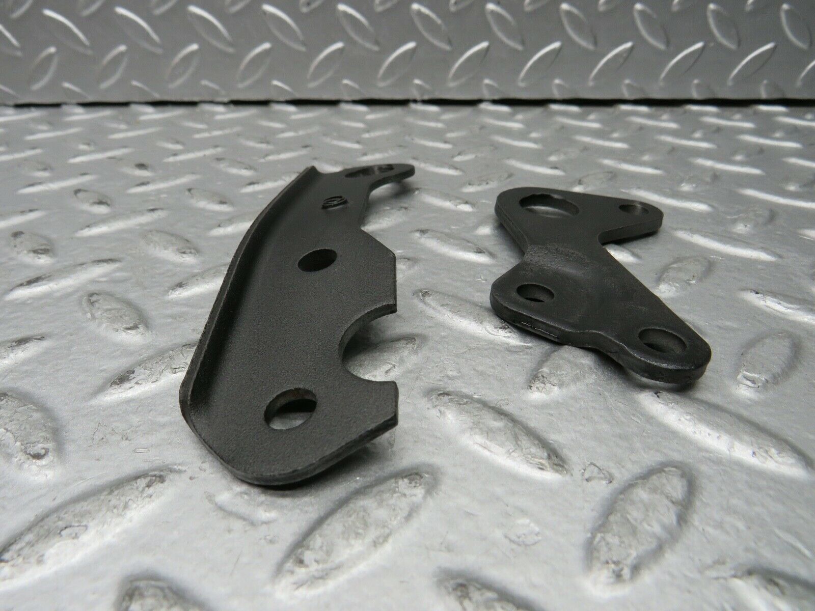 21896 Mercedes-Benz W126 300SE Engine Lifting Eyes Hooks