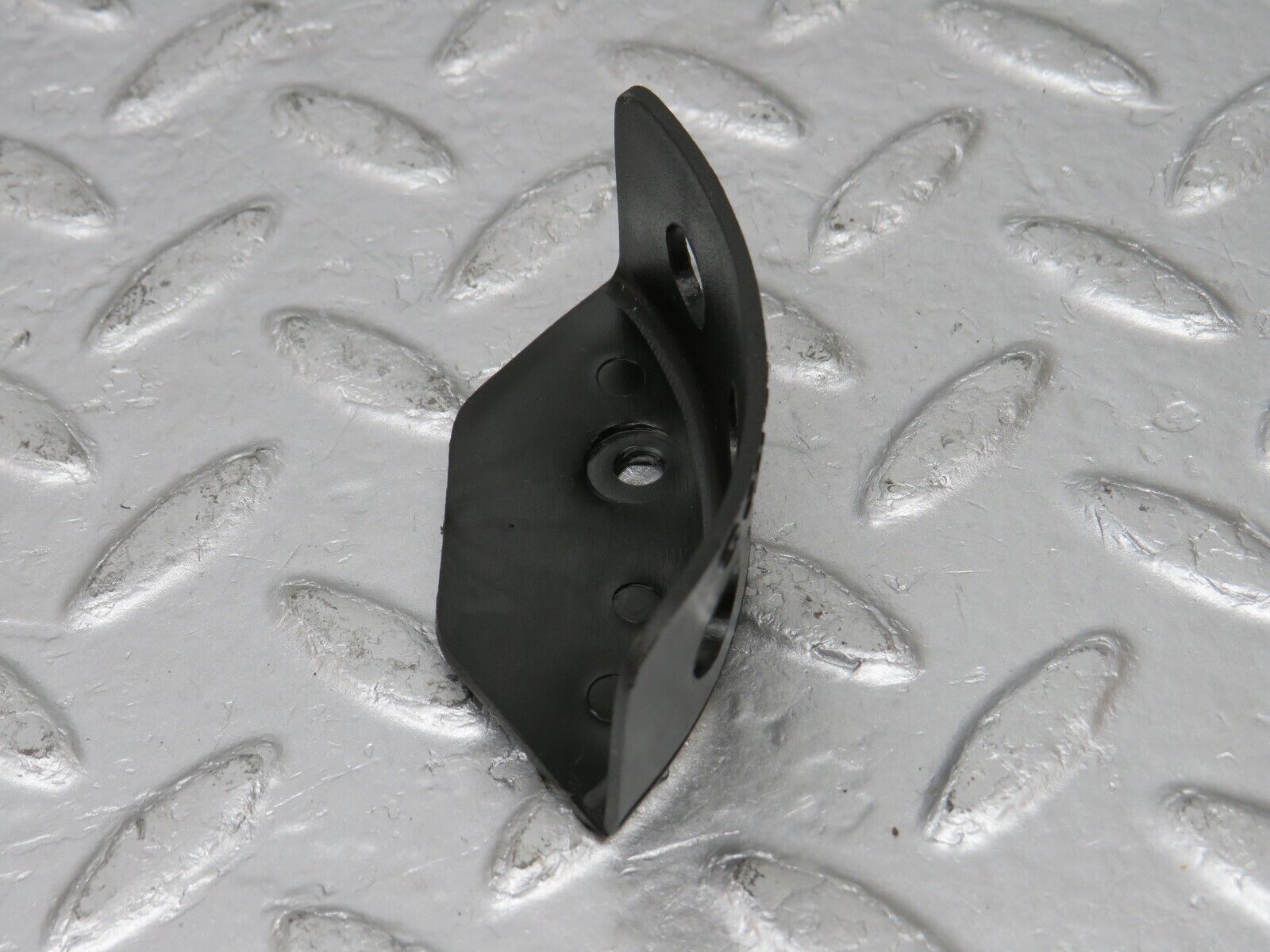 33694 Mercedes-Benz W201 190E 2.0L Vacuum Distributor Bracket 2018050214