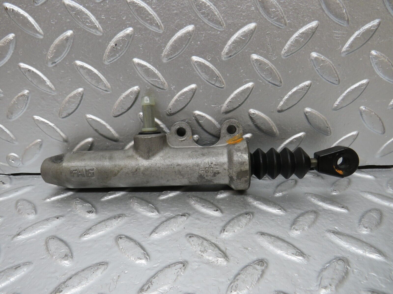 30616 Mercedes-Benz W201 190E 2.0L Clutch Master Cylinder Fag 0012953106