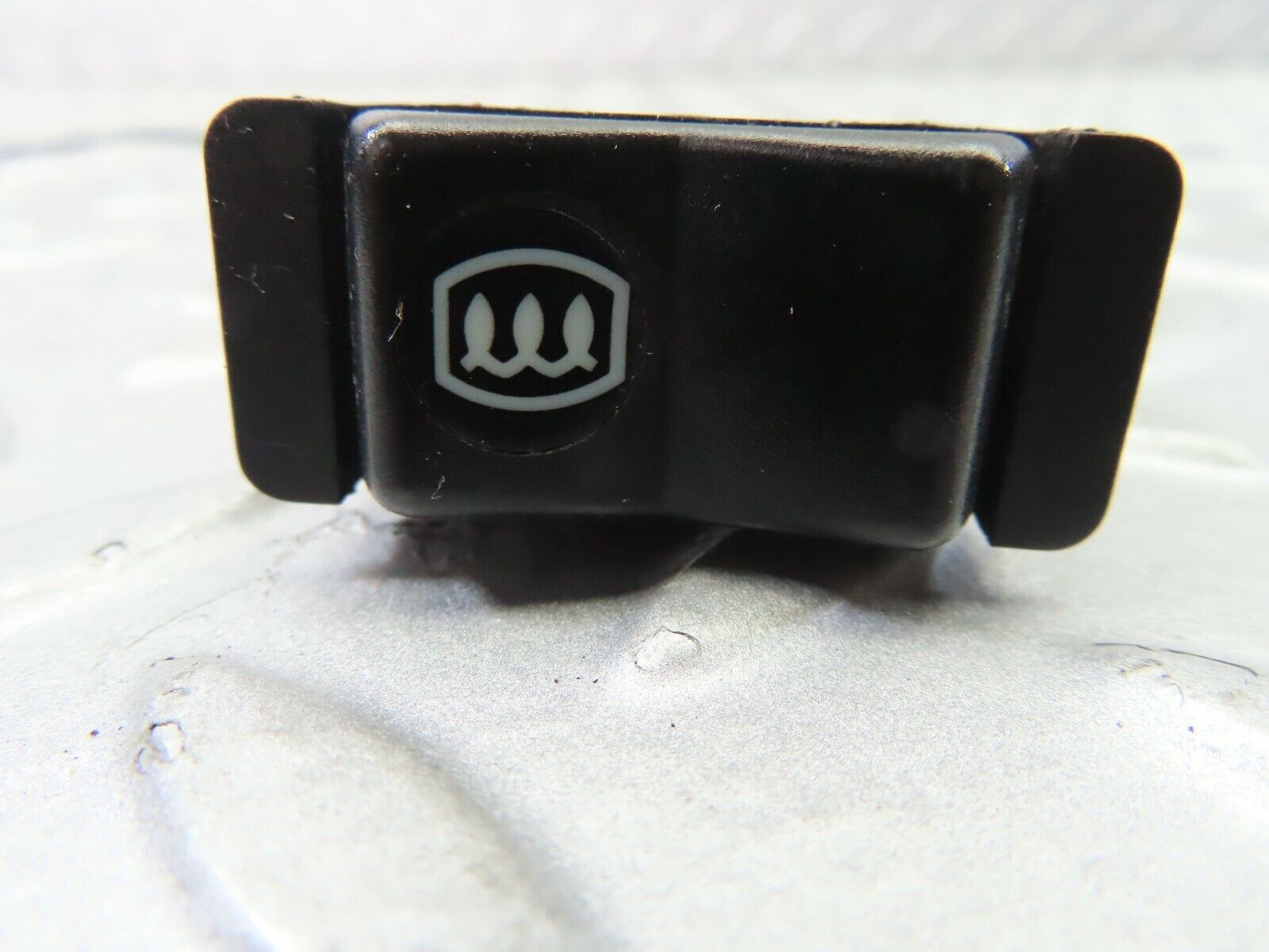 7474 Mercedes-Benz W116 450SE Rear Heated Window Switch 0008206010