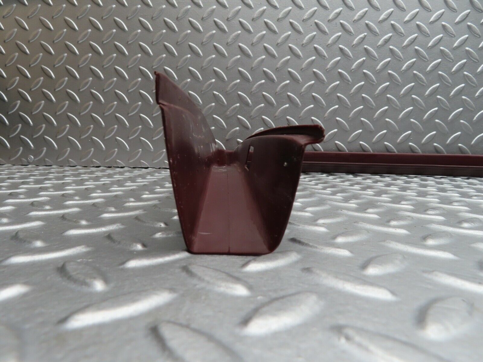 21425 Mercedes-Benz W126 300SE Front Right Door Window Frame Cover 1267250471