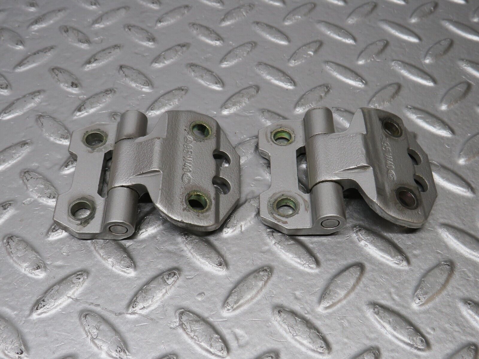 39508 Mercedes-Benz R129 320SL Coupe Door Hinge Right Side