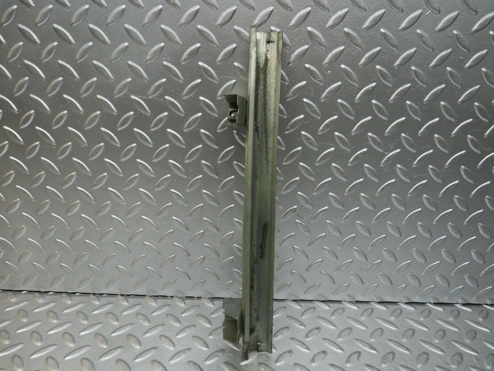 24578 Mercedes-Benz W108 Window Channel