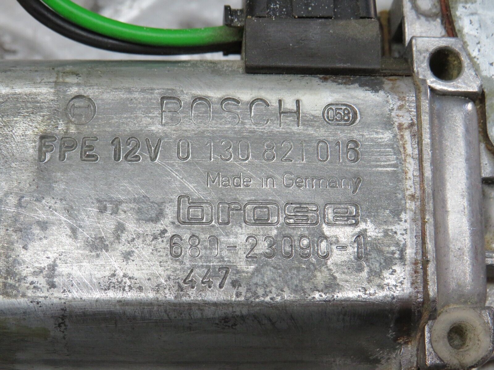 28734 Mercedes-Benz W123 230E Rear Right Window Regulator Motor 0130821016