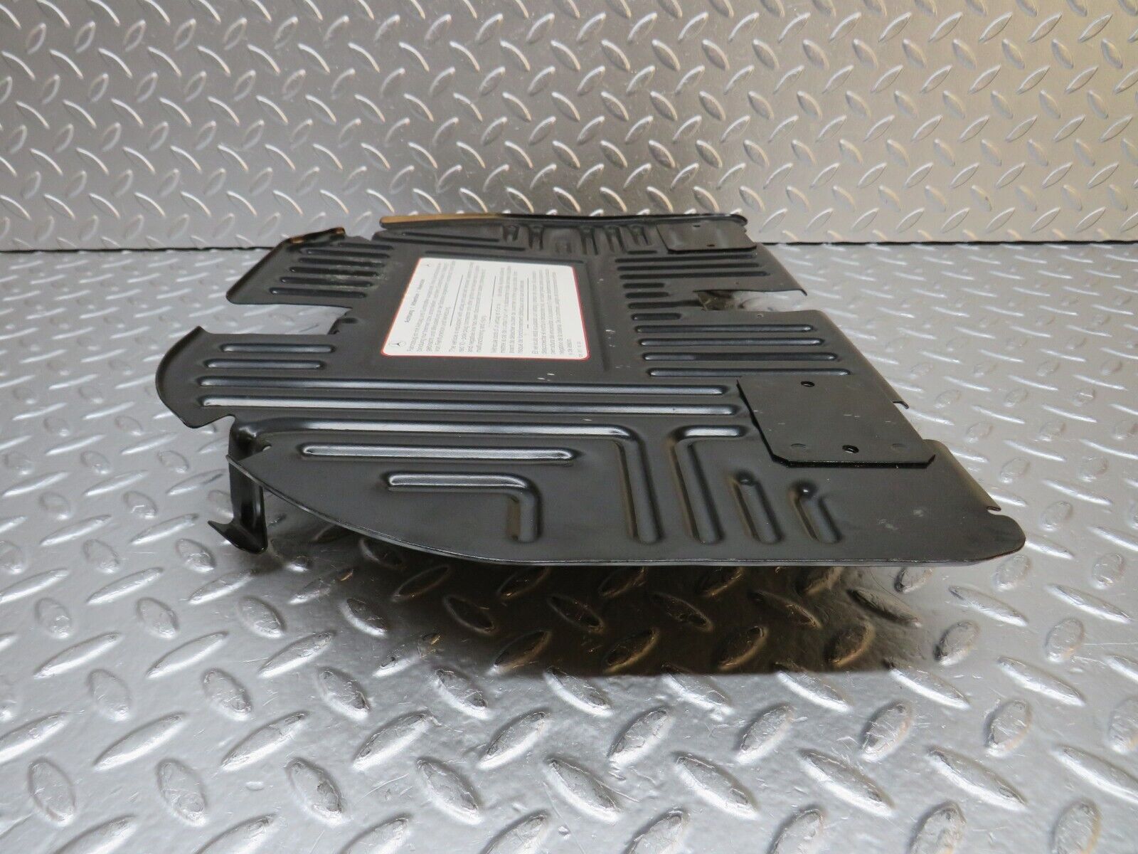 31346 Mercedes-Benz S124 220TE Wagon Front Right Floor Relay Cover 2028171320