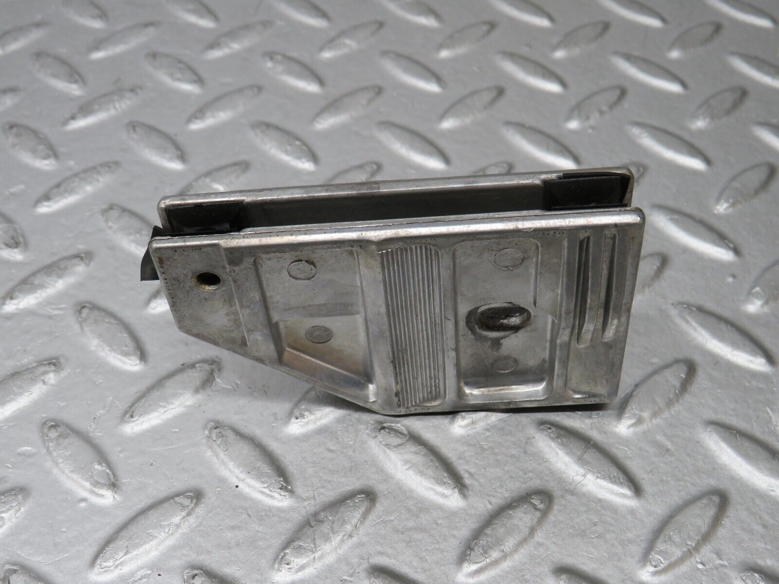 36885 Mercedes-Benz C126 420SEC Coupe Door Window Guide Bracket 1267250632