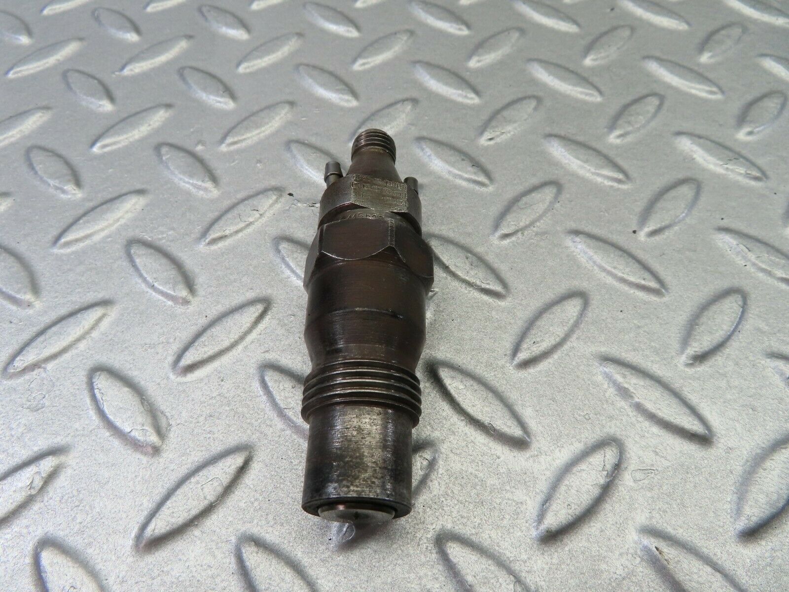 7957 Mercedes-Benz W116 Fuel Injector Bosch OM617