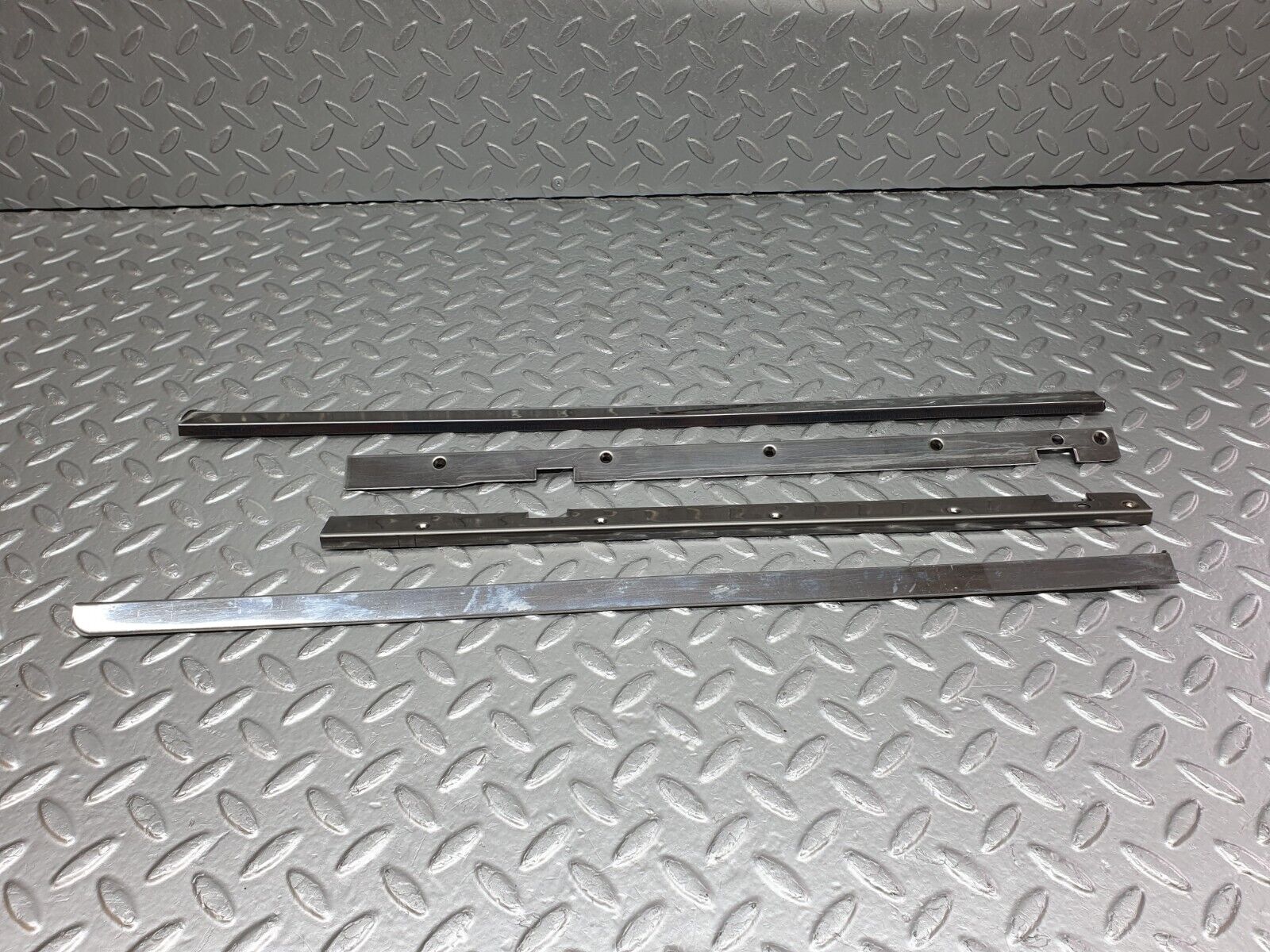 41578 Mercedes-Benz W124 200E Sunroof Chrome Trim Set