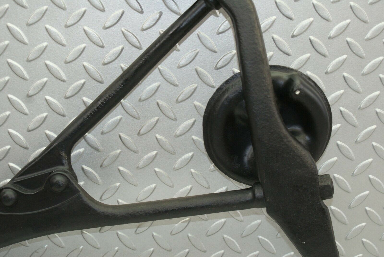 2699 Mercedes-Benz W116 350SE Front Left Lower Control Arm 1163333605