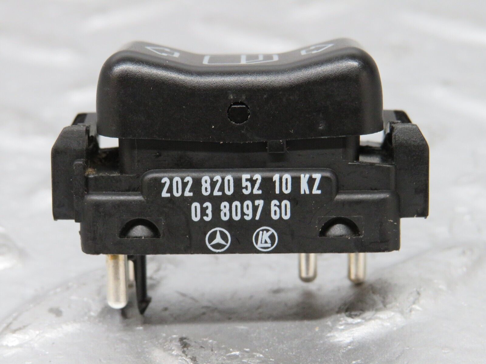 33321 Mercedes-Benz W202 C180 Electric Window Switch Right 2028205210