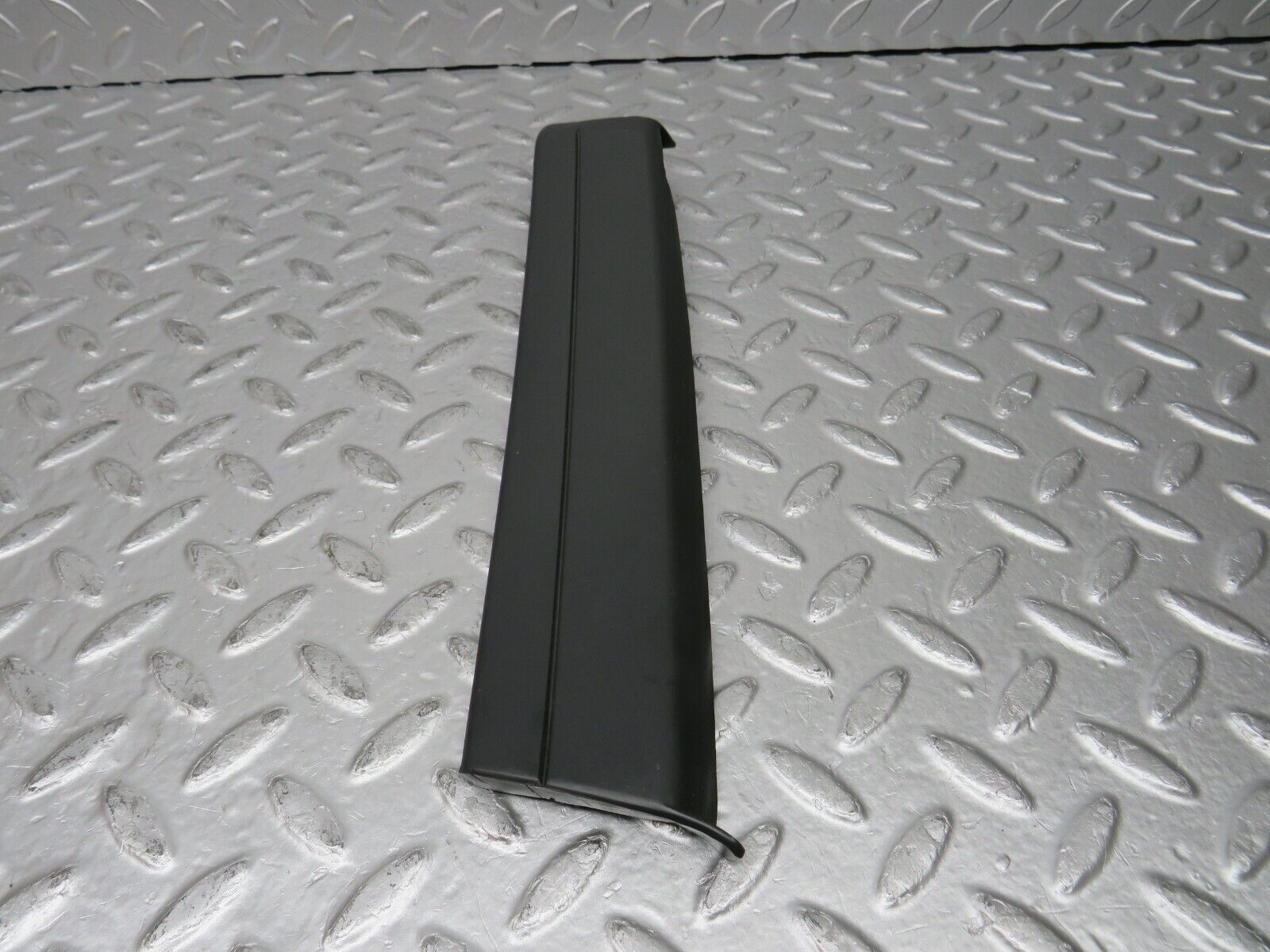 32295 Mercedes-Benz S124 300TE Wagon Front Right Fender Wing Lower Moulding Trim