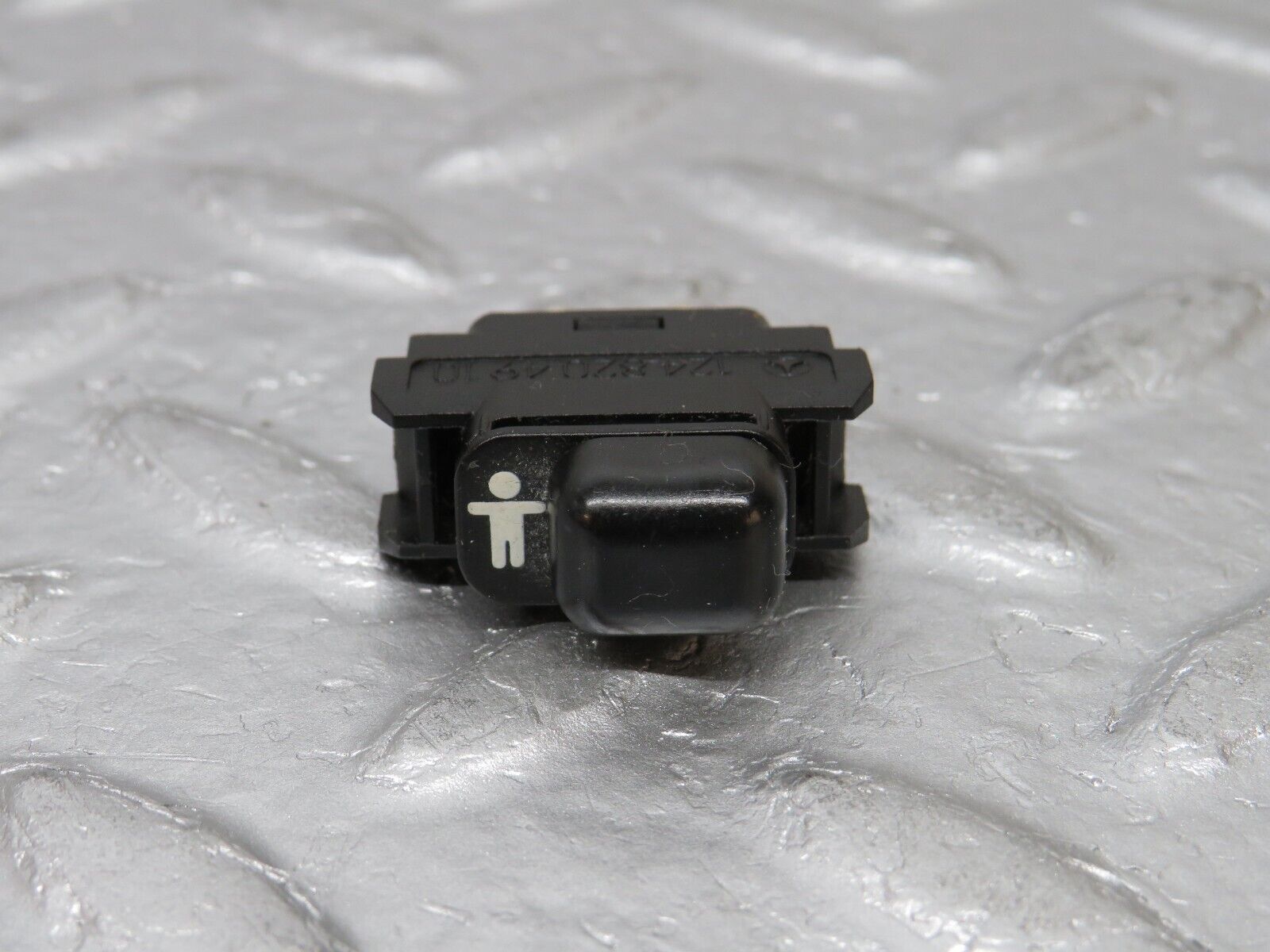 32404 Mercedes-Benz S124 300TE Wagon Child Lock Control Switch 1248204910
