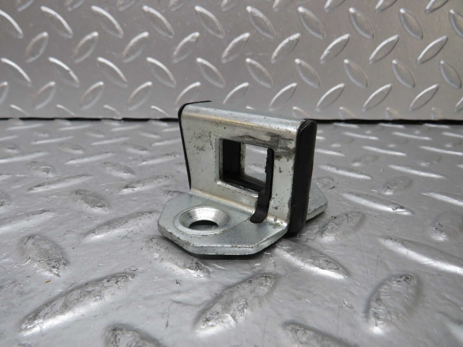 25846 Mercedes-Benz W124 280E Door Lock Latch