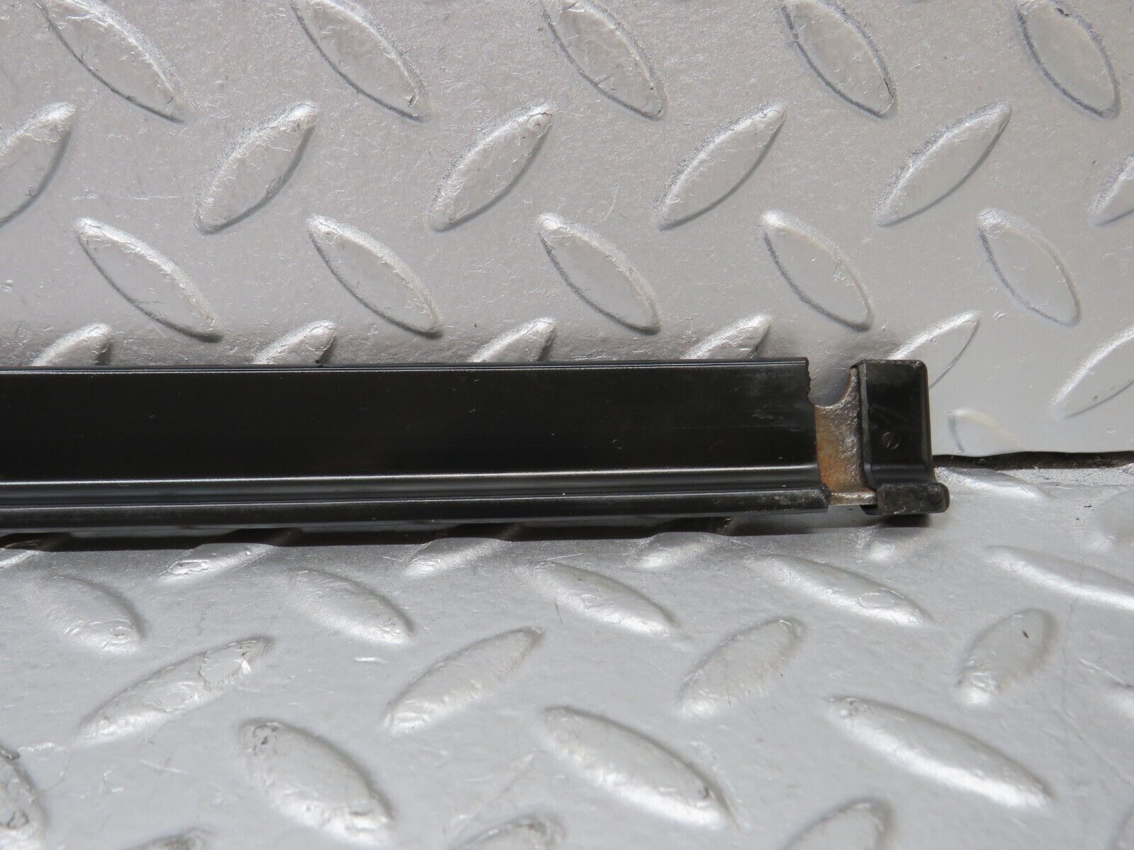 36304 Mercedes-Benz W126 420SE Seat Belt Runner