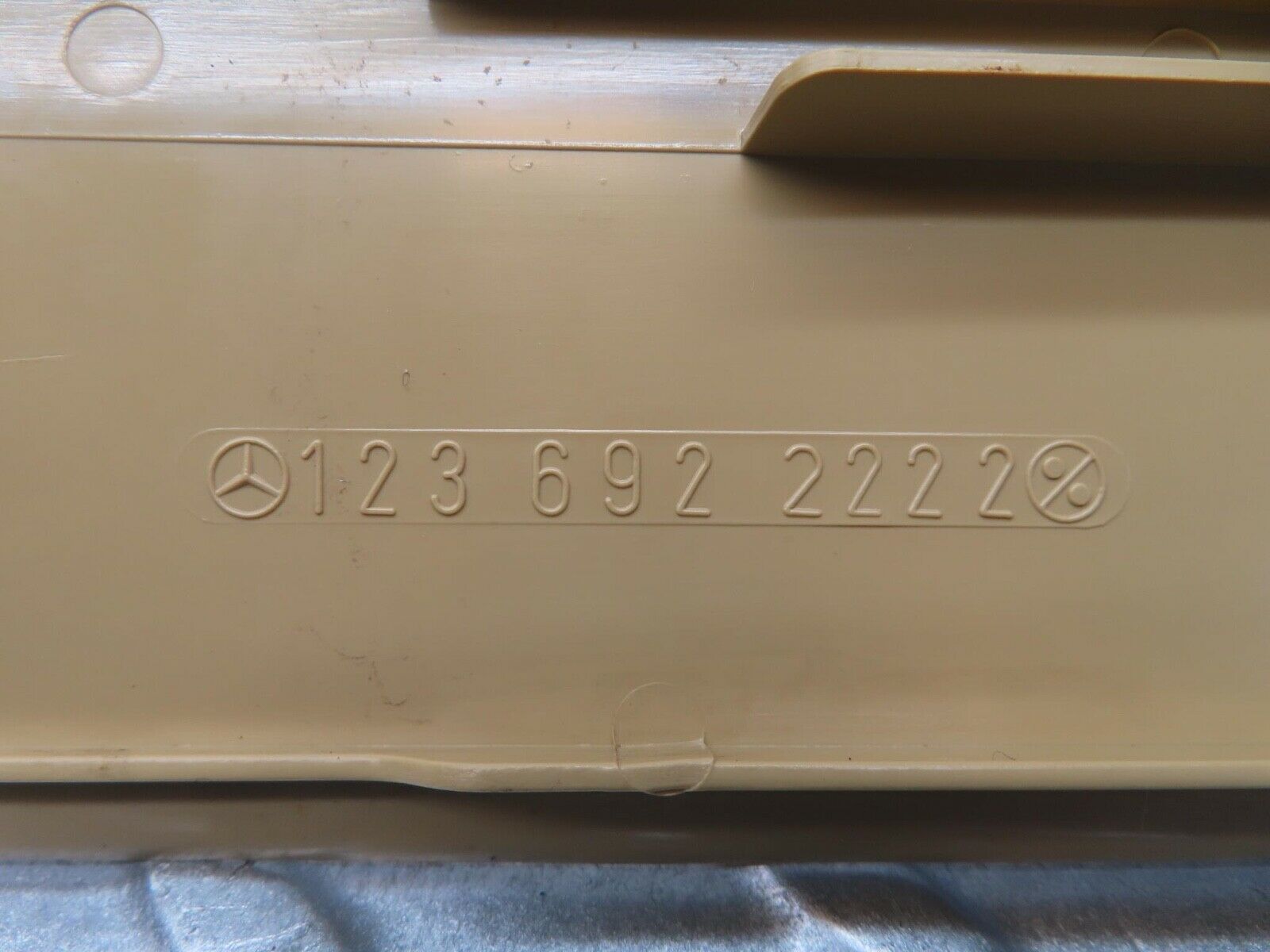 13478 Mercedes-Benz W123 200 B Pillar Bottom Cover Right Side Cream 1236922222