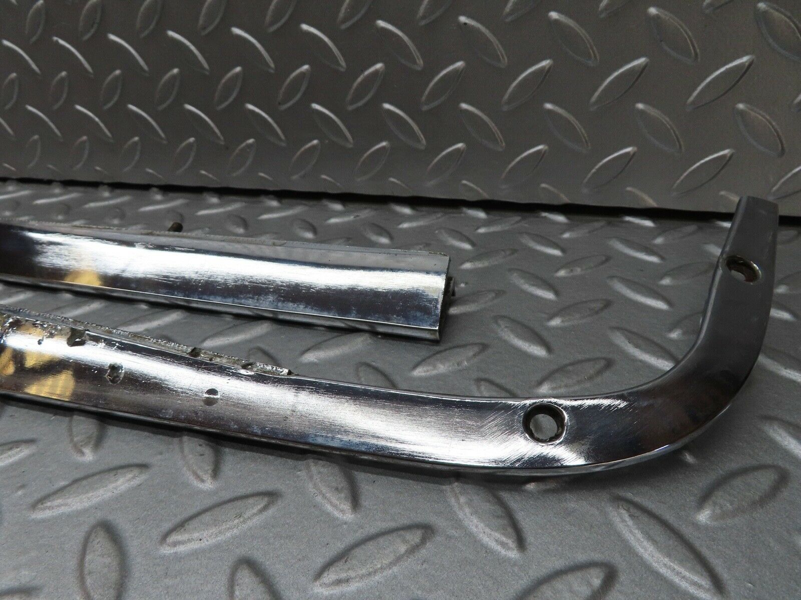 17618 Mercedes-Benz W116 450SEL Trunk Lid Chrome Moulding Trim Pair