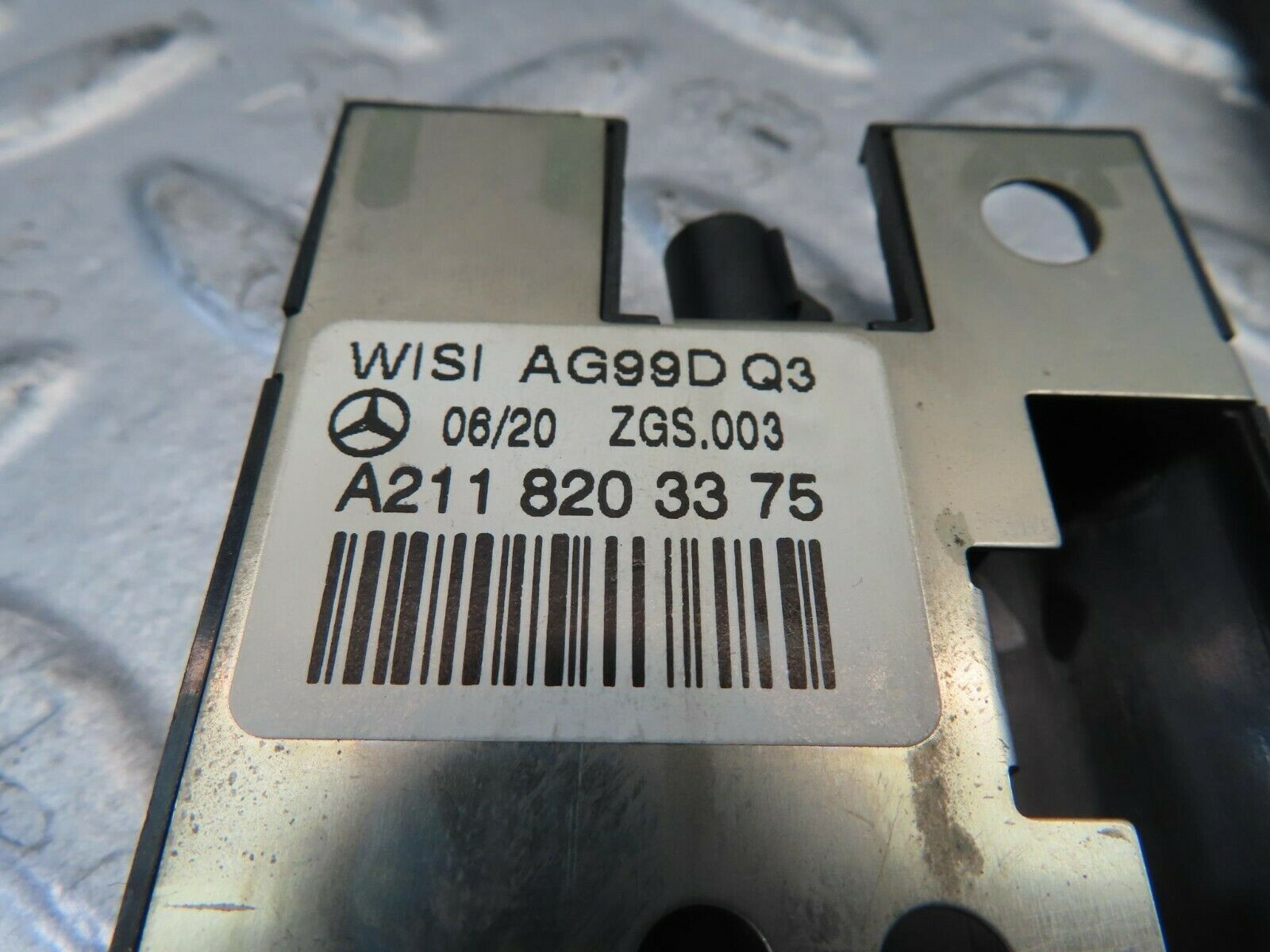 11135 Mercedes-Benz W221 S320 Bluetooth Phone Antenna Amplifier 2118203375