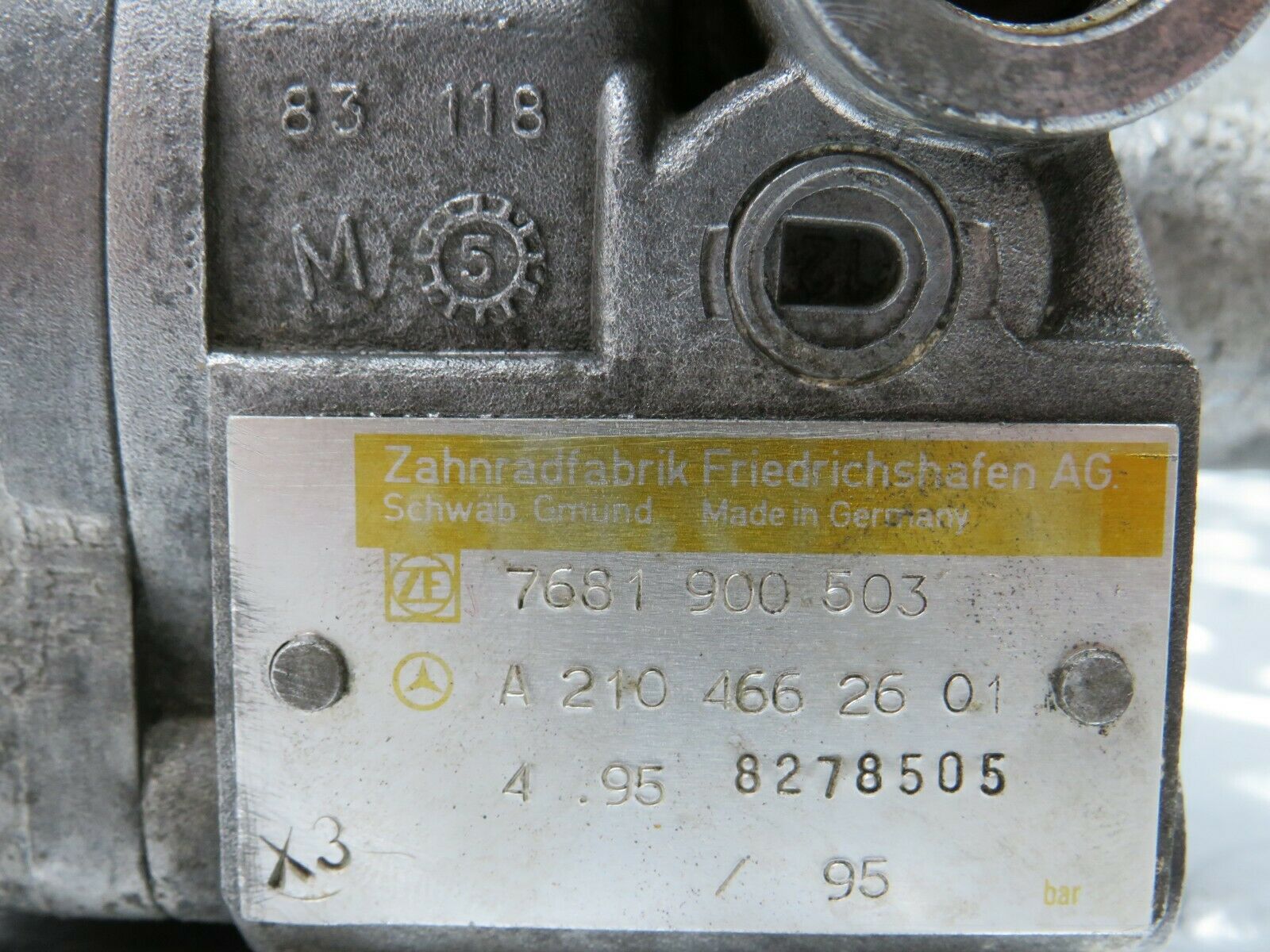 22434 Mercedes-Benz C124 E220 Coupe Power Steering Pump 2104662601 7681900503