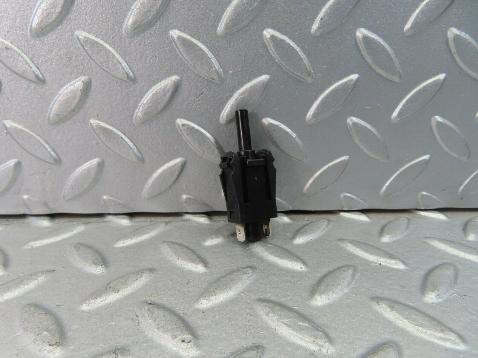 10405 Mercedes-Benz W201 190E Door Contact Switch 0015458714