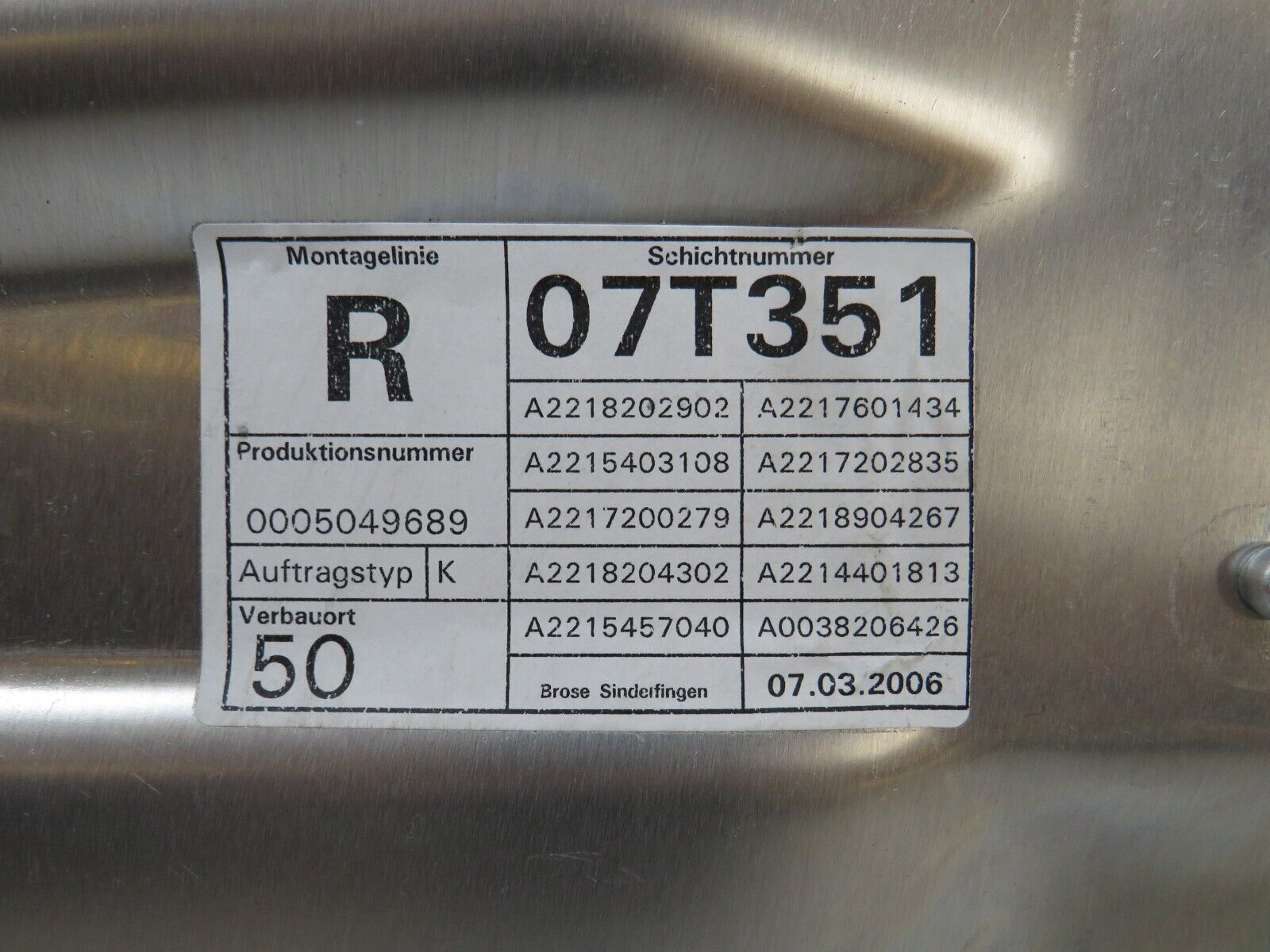 35104 Mercedes-Benz W221 Front Right Window Regulator Support Panel