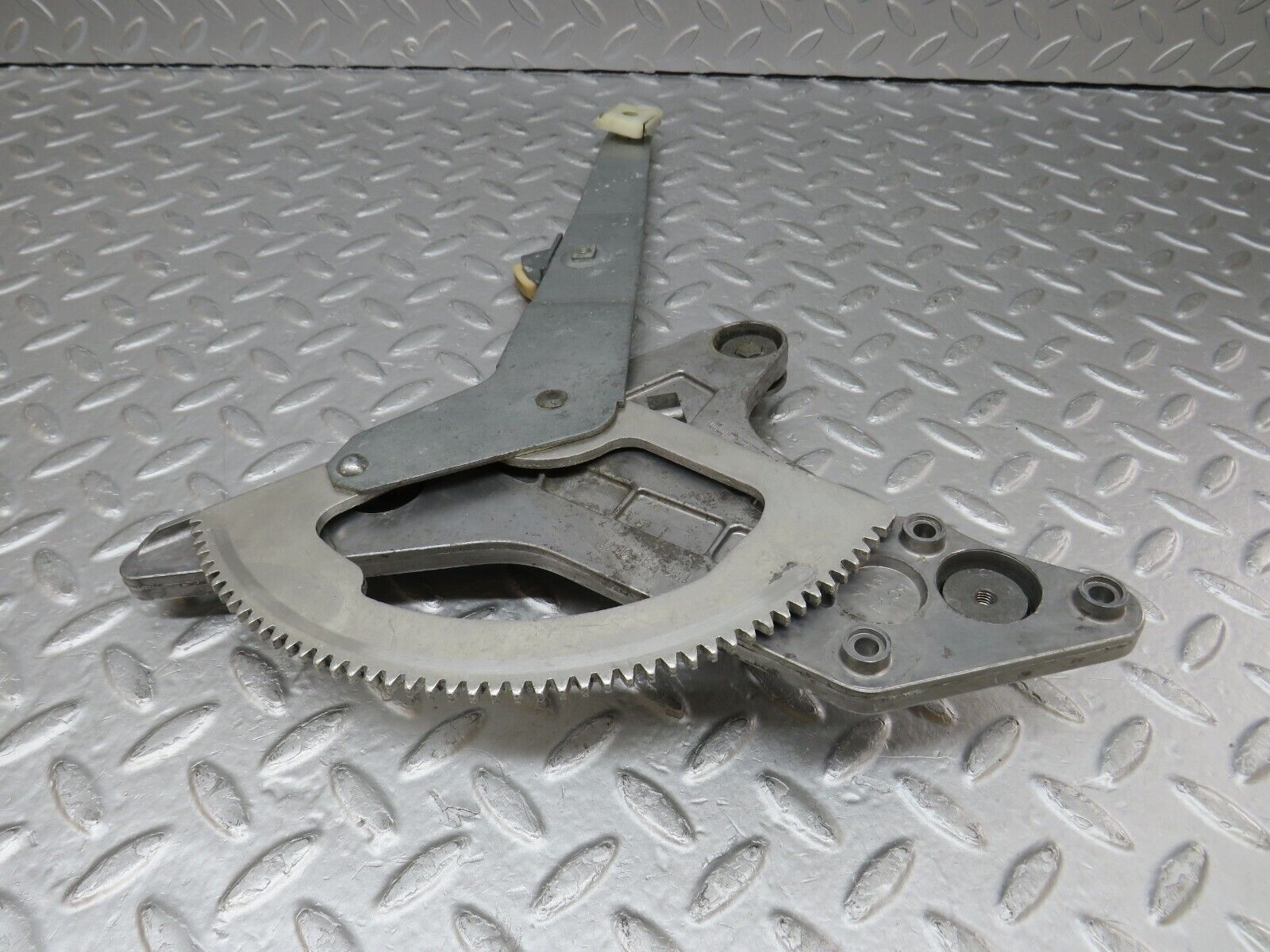 35986 Mercedes-Benz W126 420SE Rear Left Power Window Regulator 1267350111