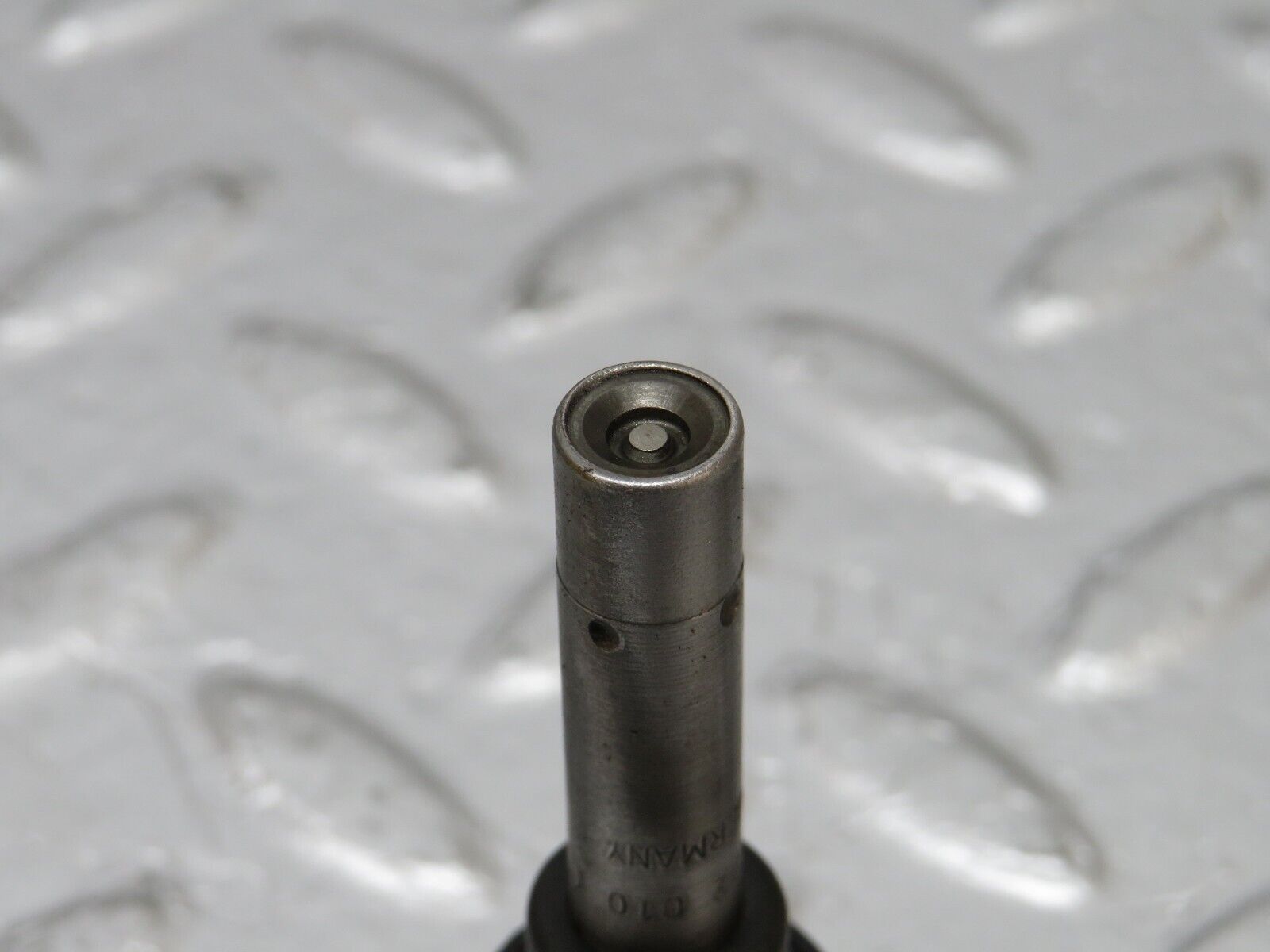 34129 Mercedes-Benz W124 260E Fuel Injector Bosch 0437502010