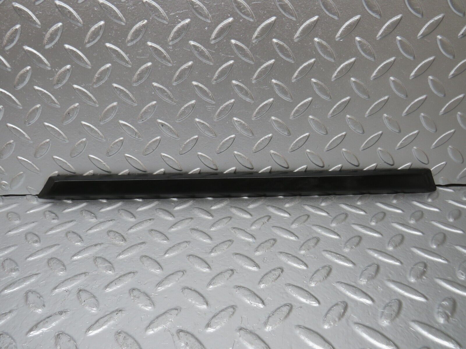 30790 Mercedes-Benz W201 190E 2.0L Rear Right Fender Wing Centre Moulding Trim