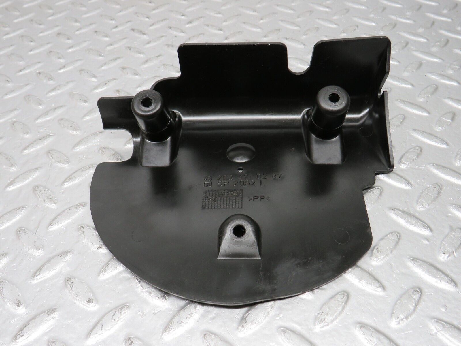 33398 Mercedes-Benz W202 C180 Fuel Tank Plastic Cover 2024710287