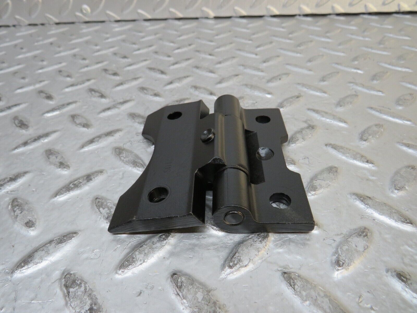 28786 Mercedes-Benz W123 230E Door Hinge 1237200037