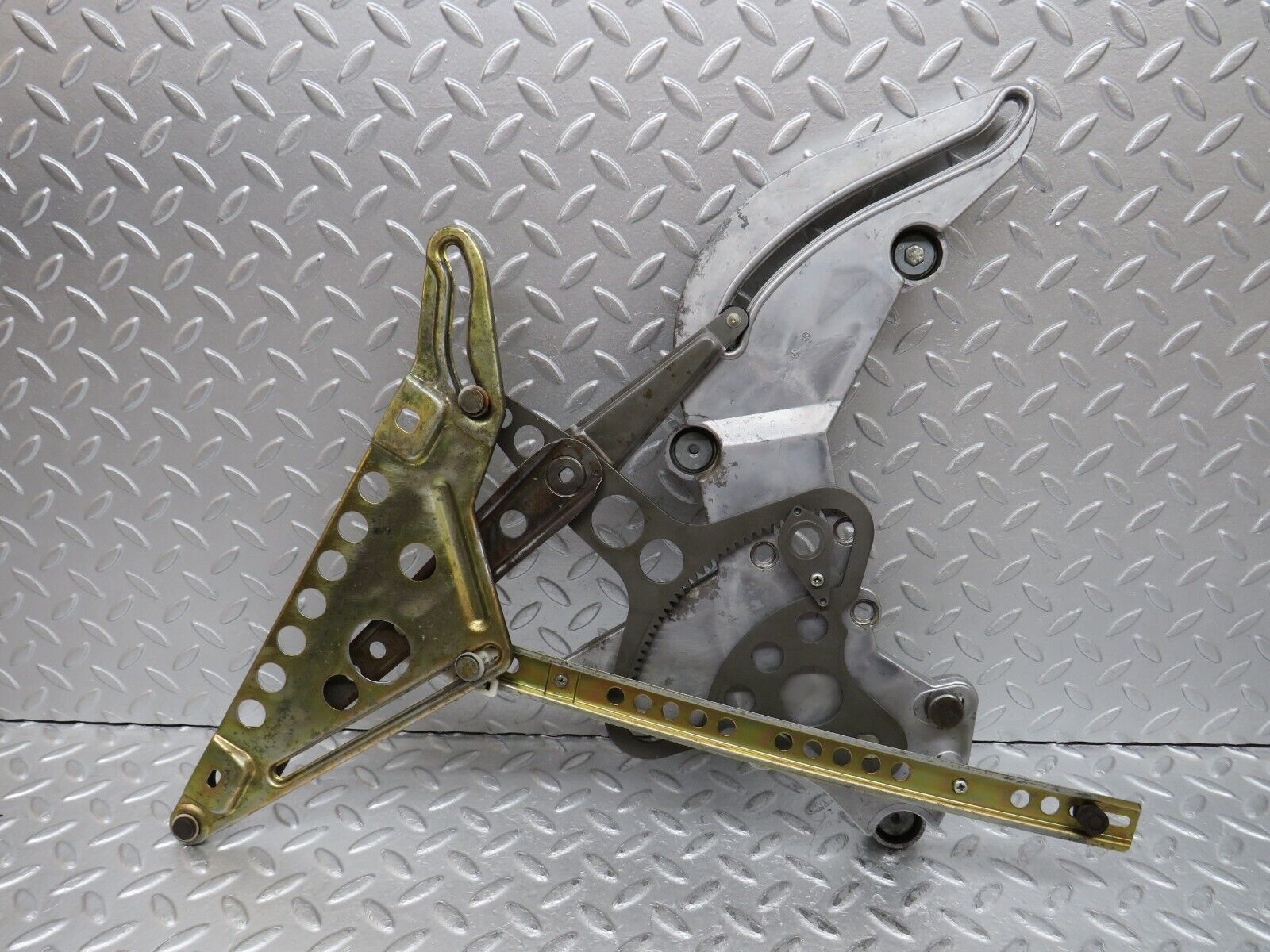 37123 Mercedes-Benz C126 420SEC Coupe Rear Left Window Regulator Mechanism