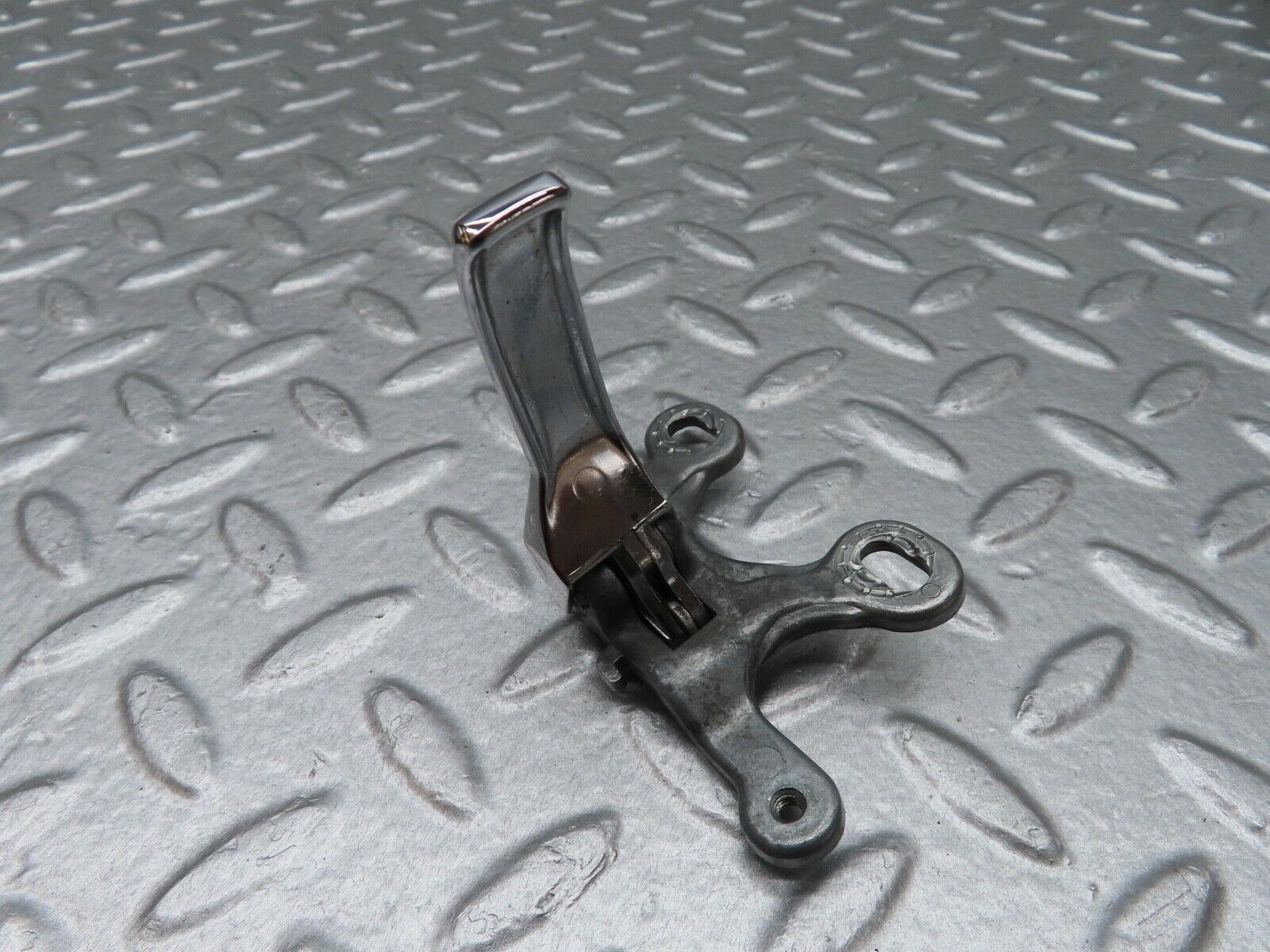 17945 Mercedes-Benz W123 200 Right Interior Door Handle 1107660419